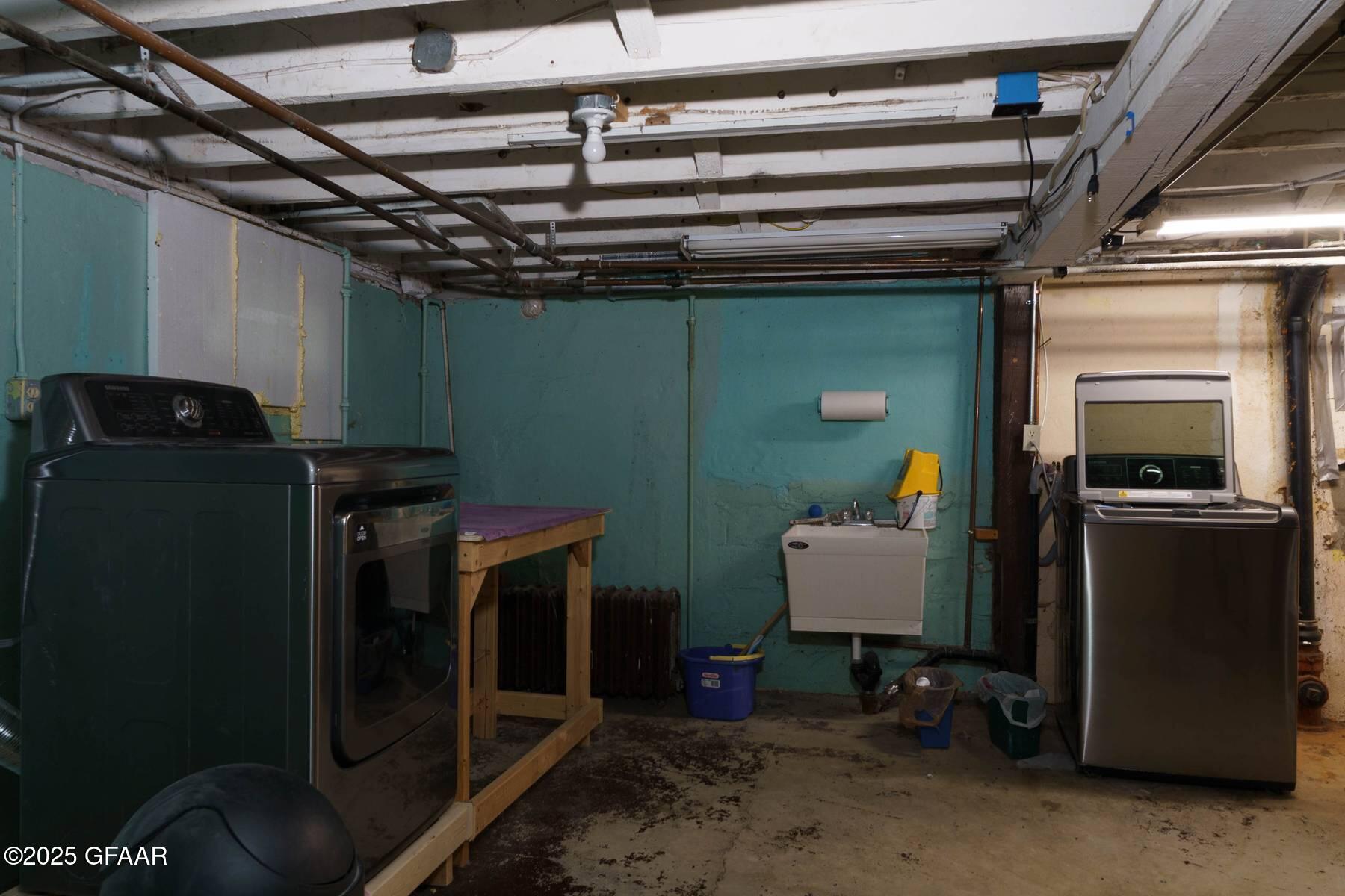 623 CENTRAL Street N