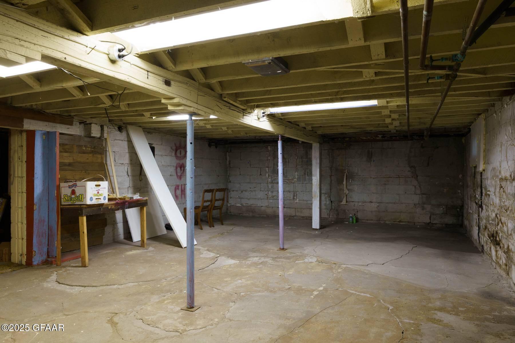 623 CENTRAL Street N