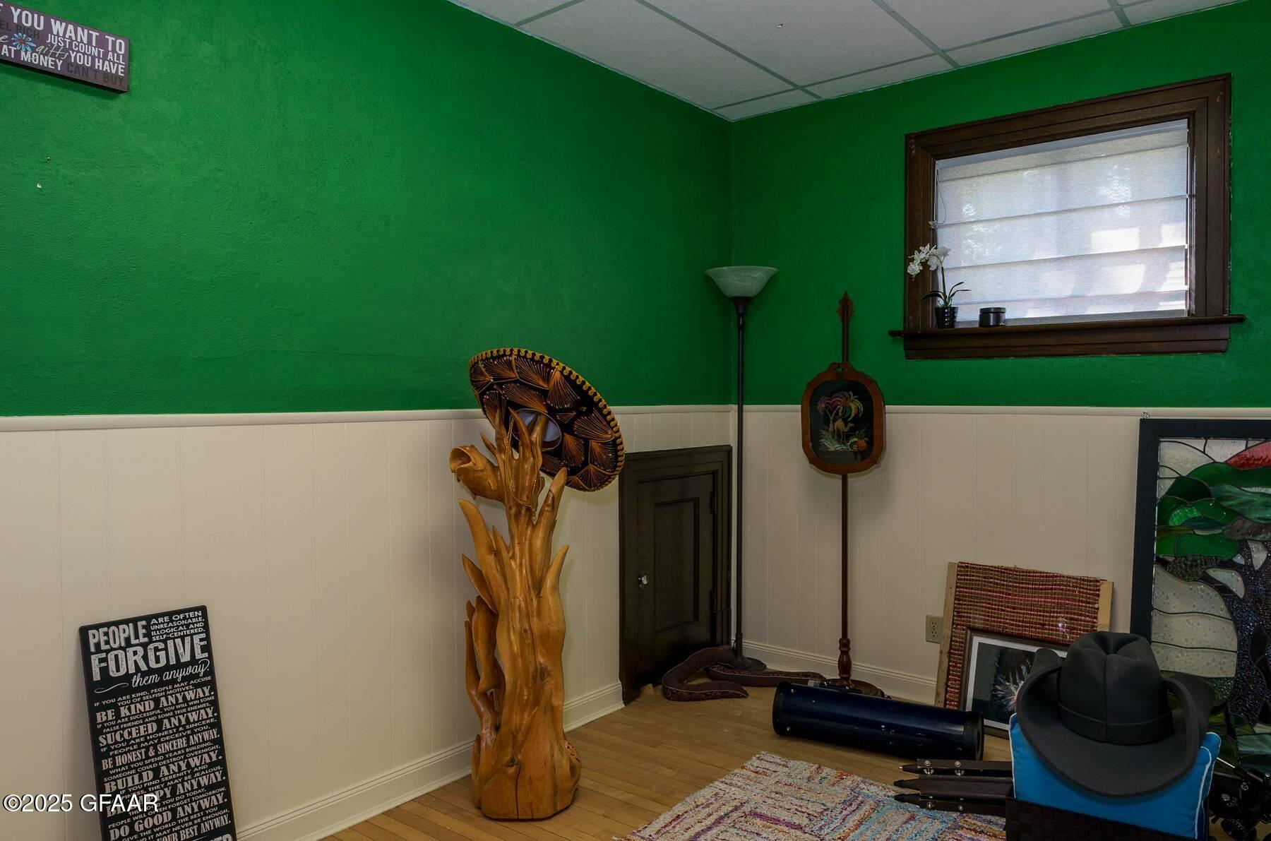 623 CENTRAL Street N