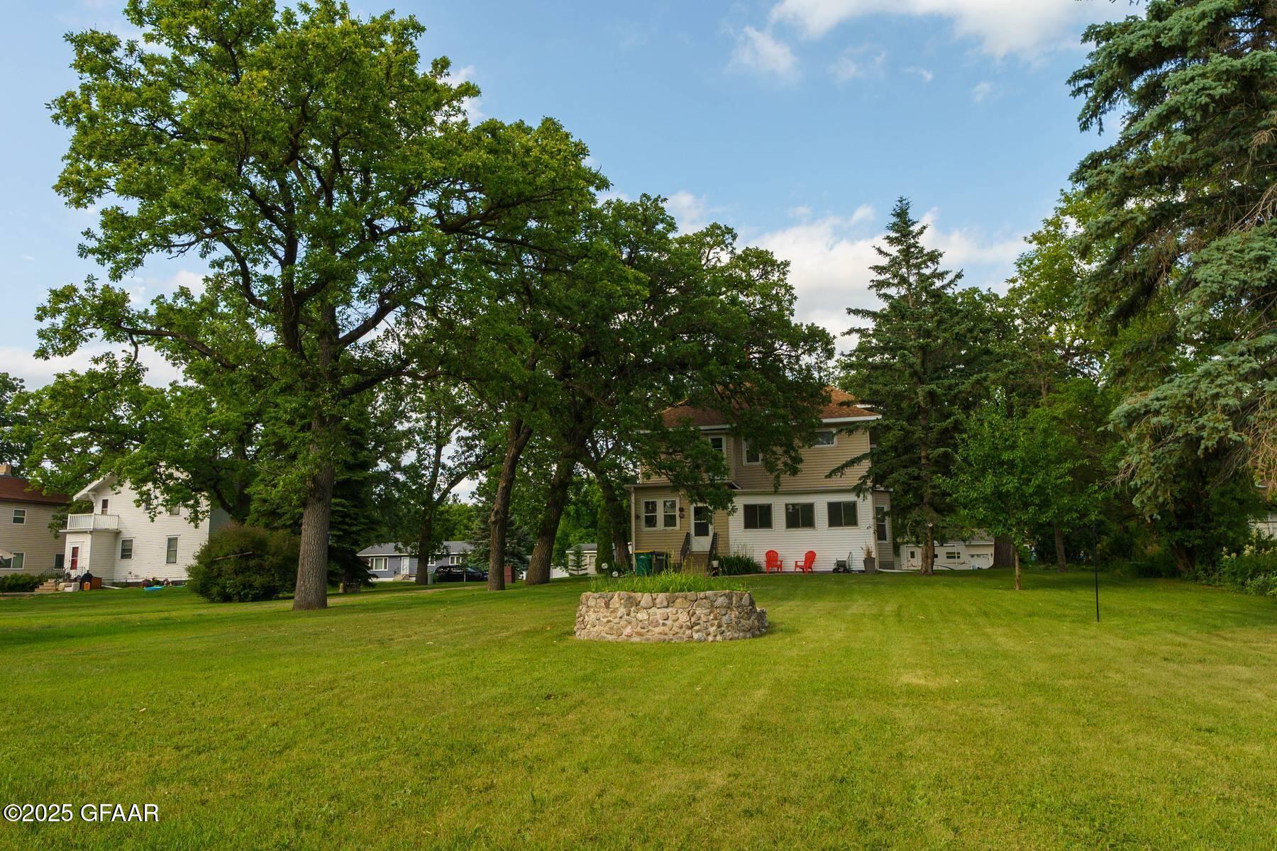 623 CENTRAL Street N