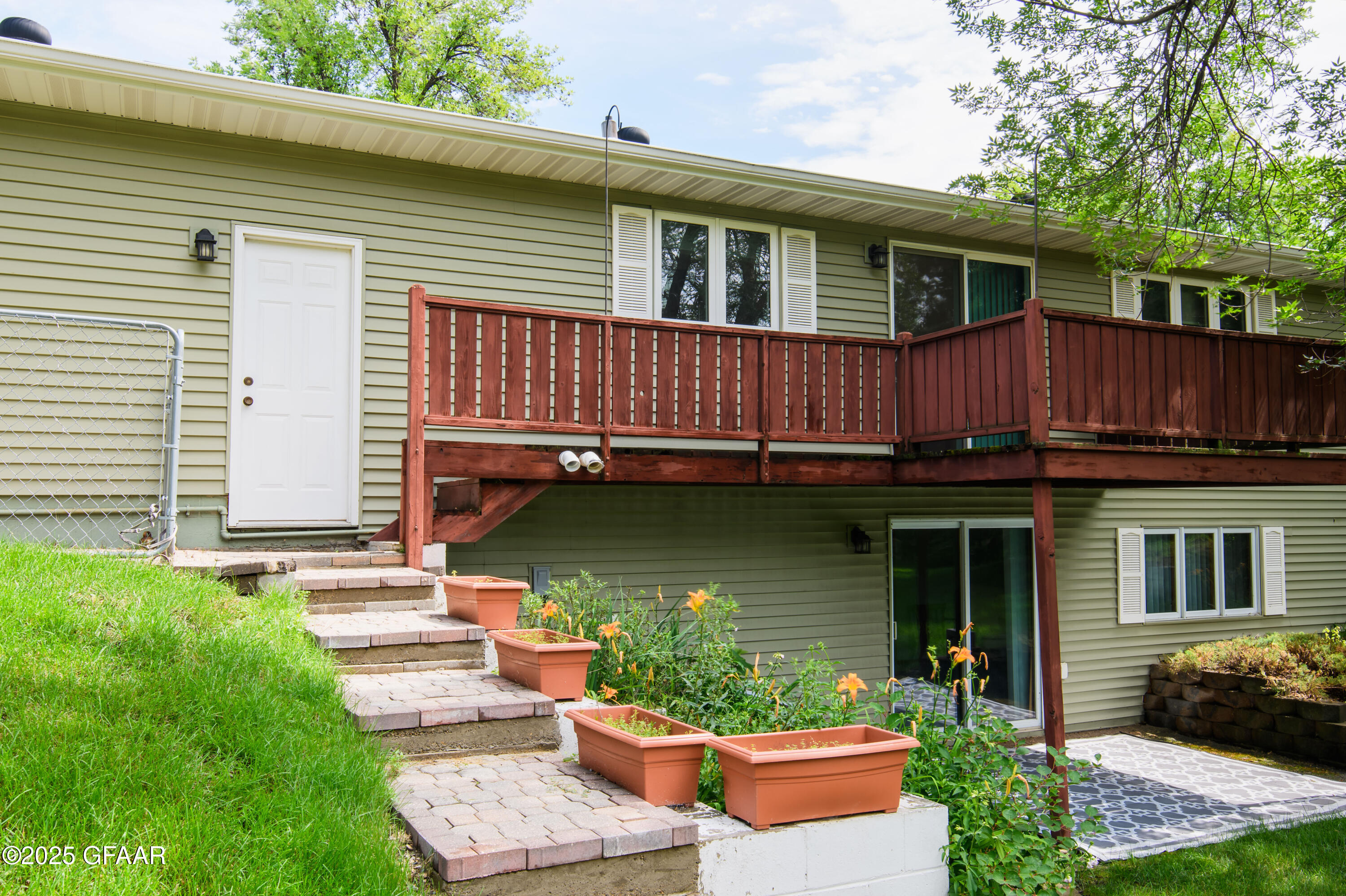224 CIRCLE HILLS Drive