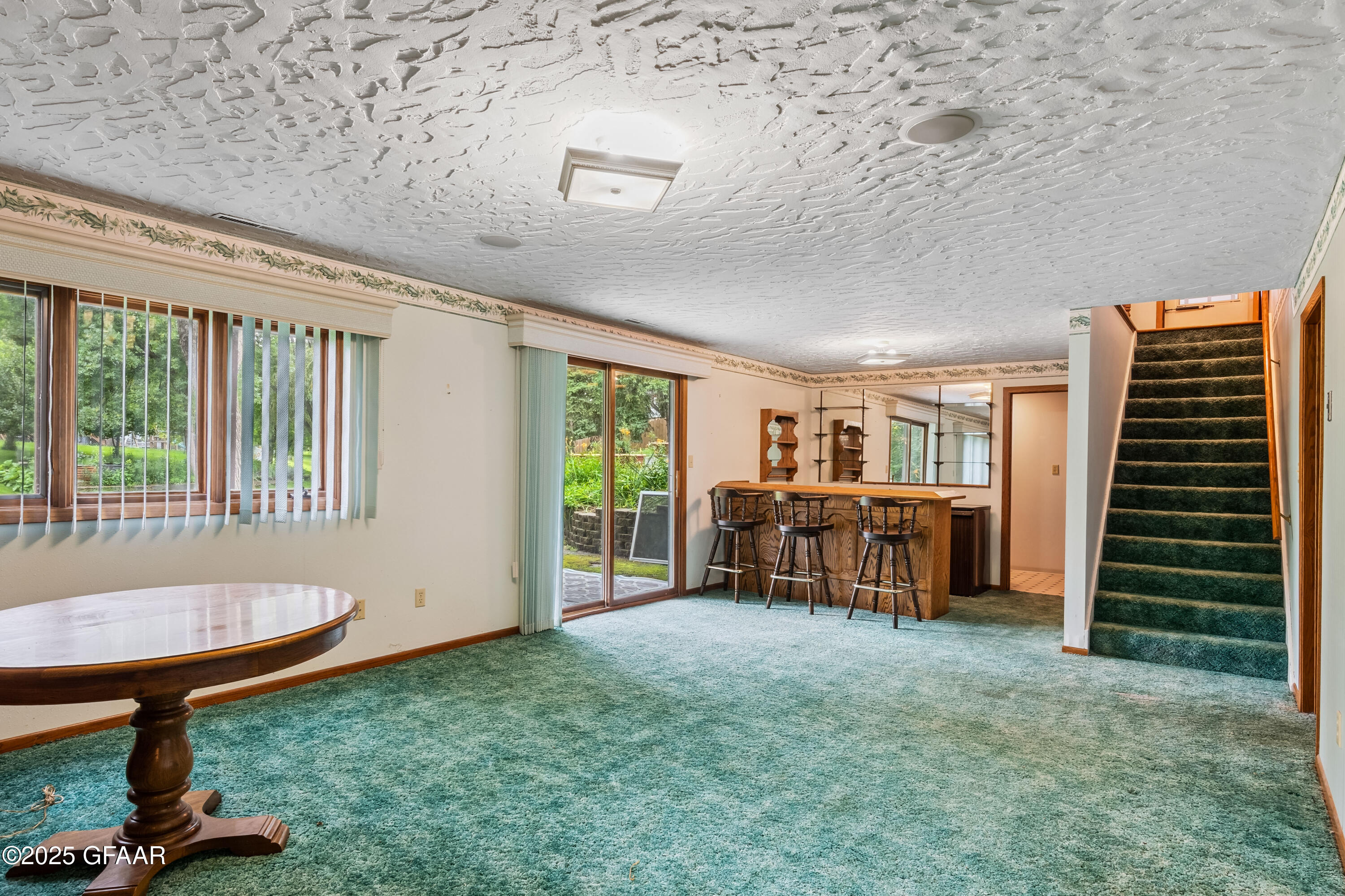 224 CIRCLE HILLS Drive