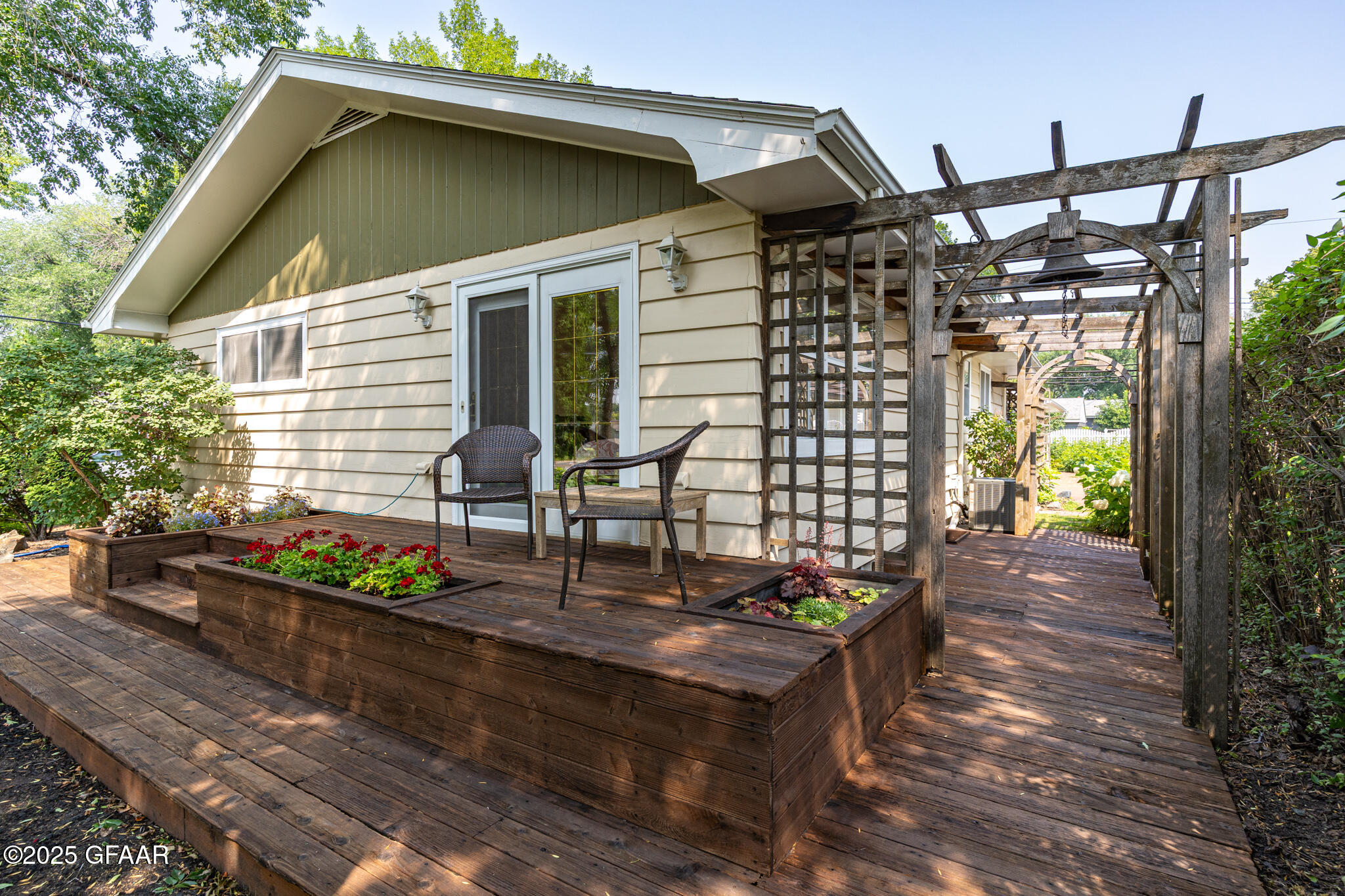 2215 COTTONWOOD Street