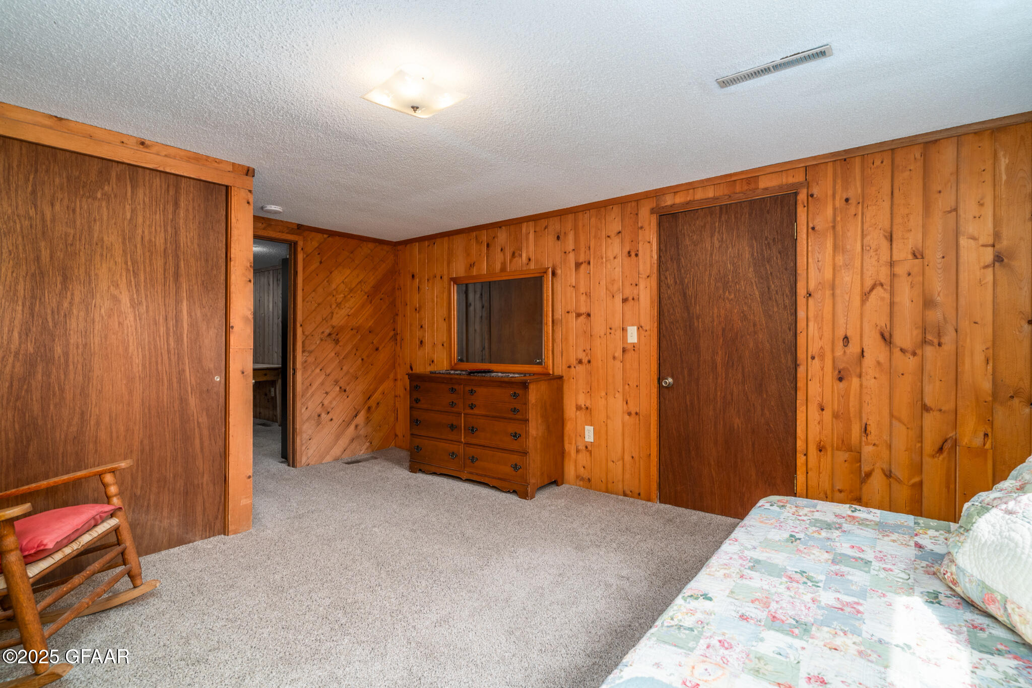 2215 COTTONWOOD Street