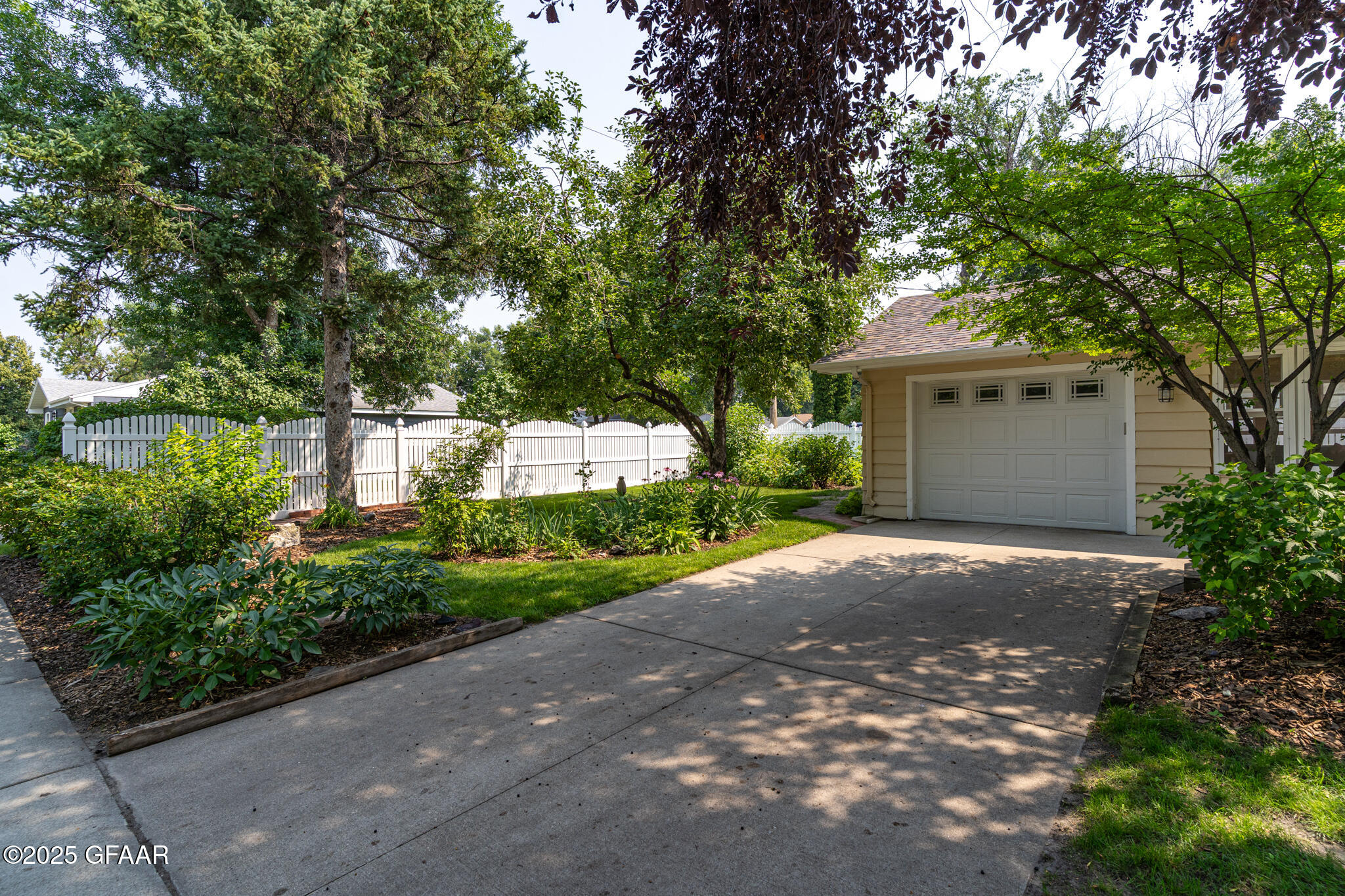 2215 COTTONWOOD Street