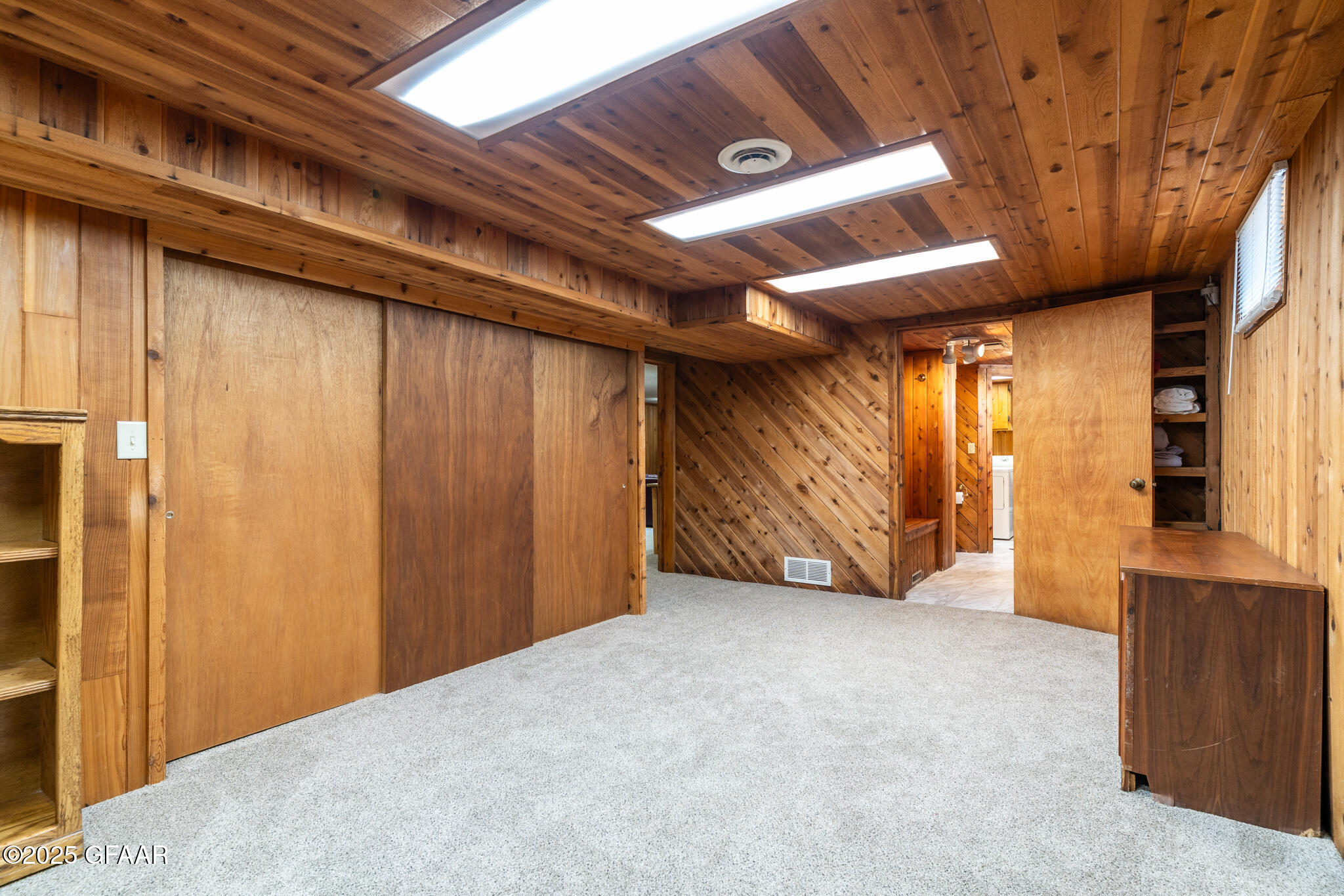 2215 COTTONWOOD Street