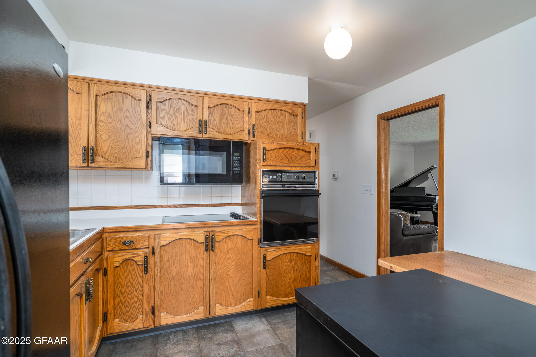 2215 COTTONWOOD Street