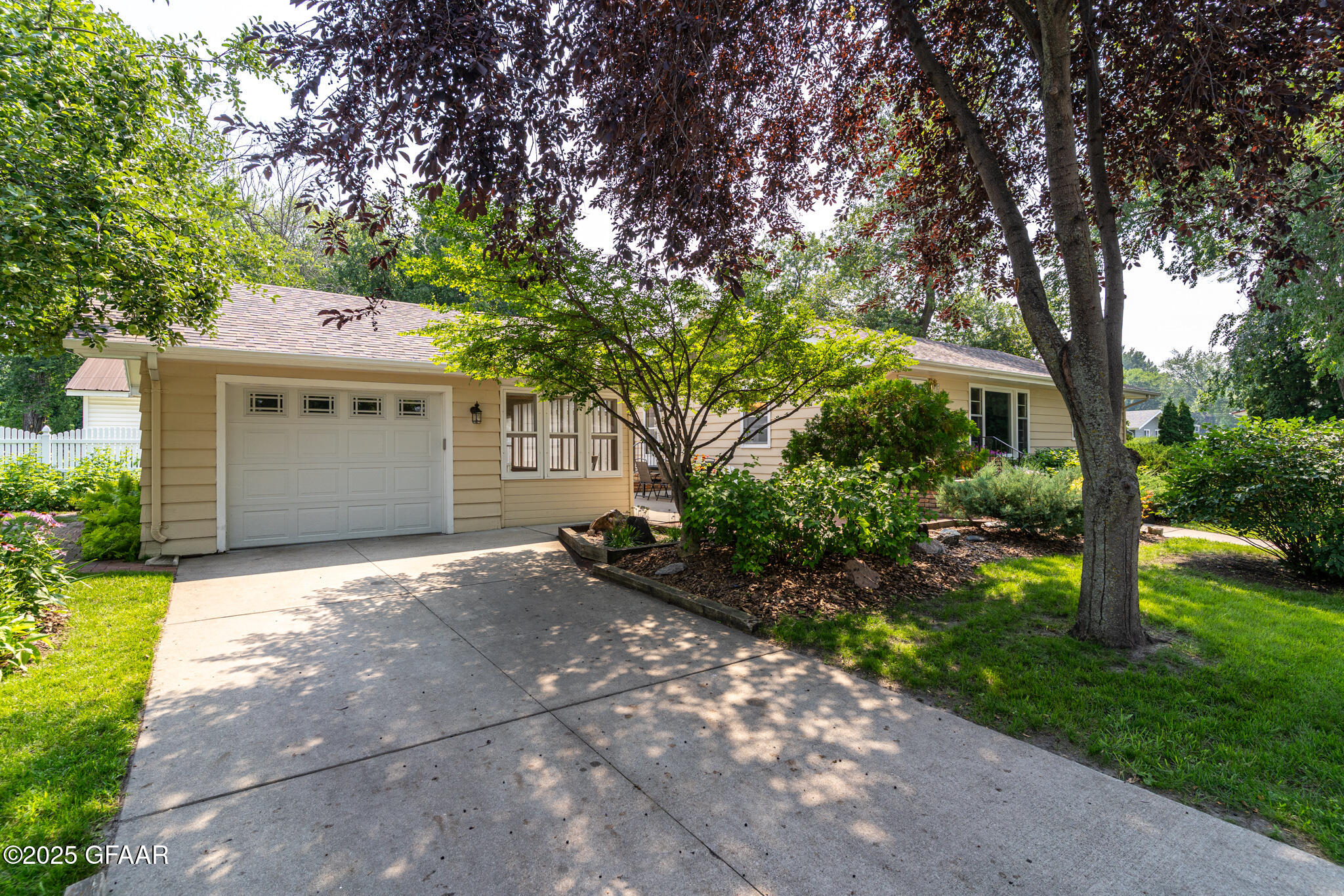 2215 COTTONWOOD Street