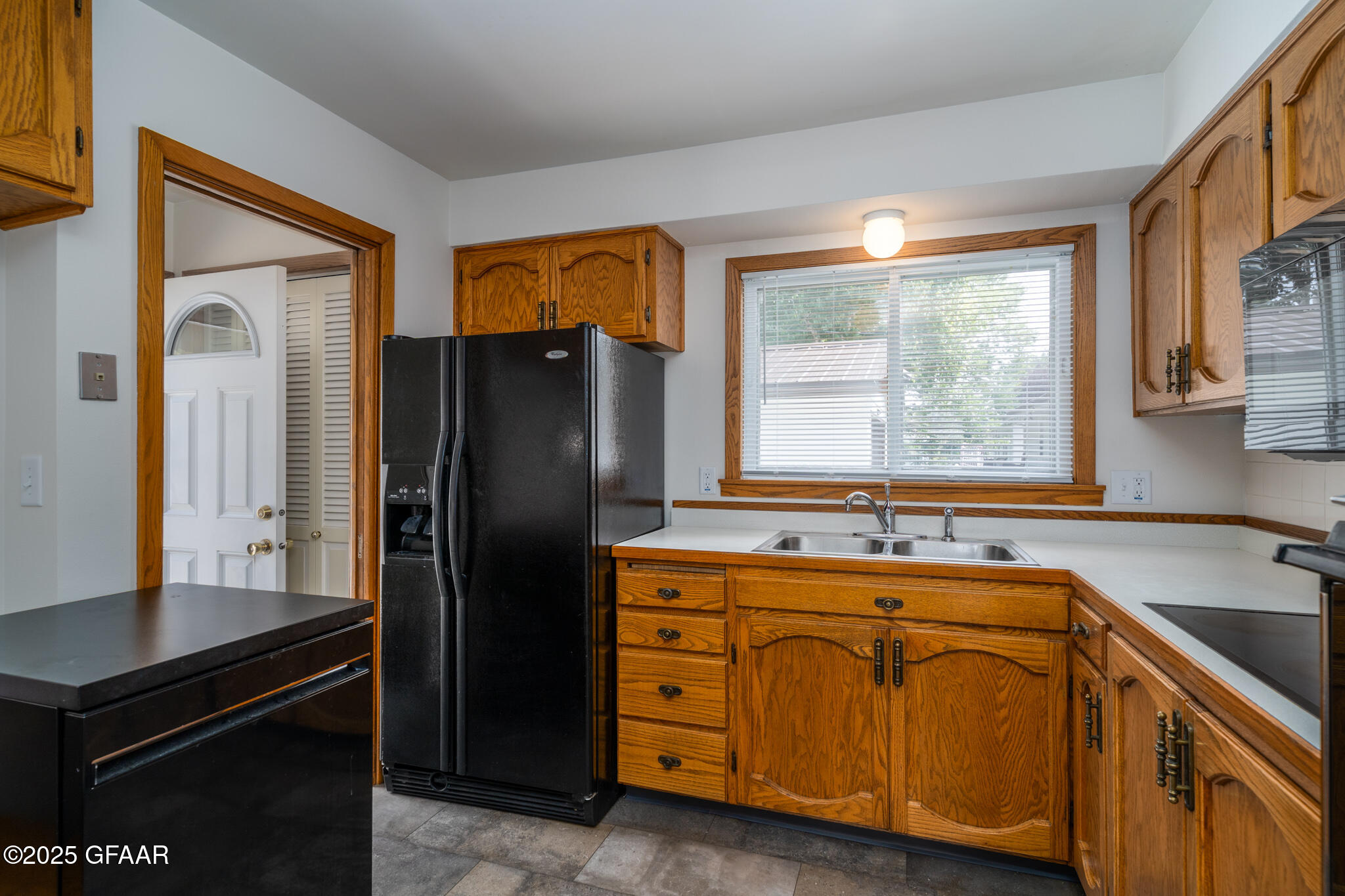 2215 COTTONWOOD Street