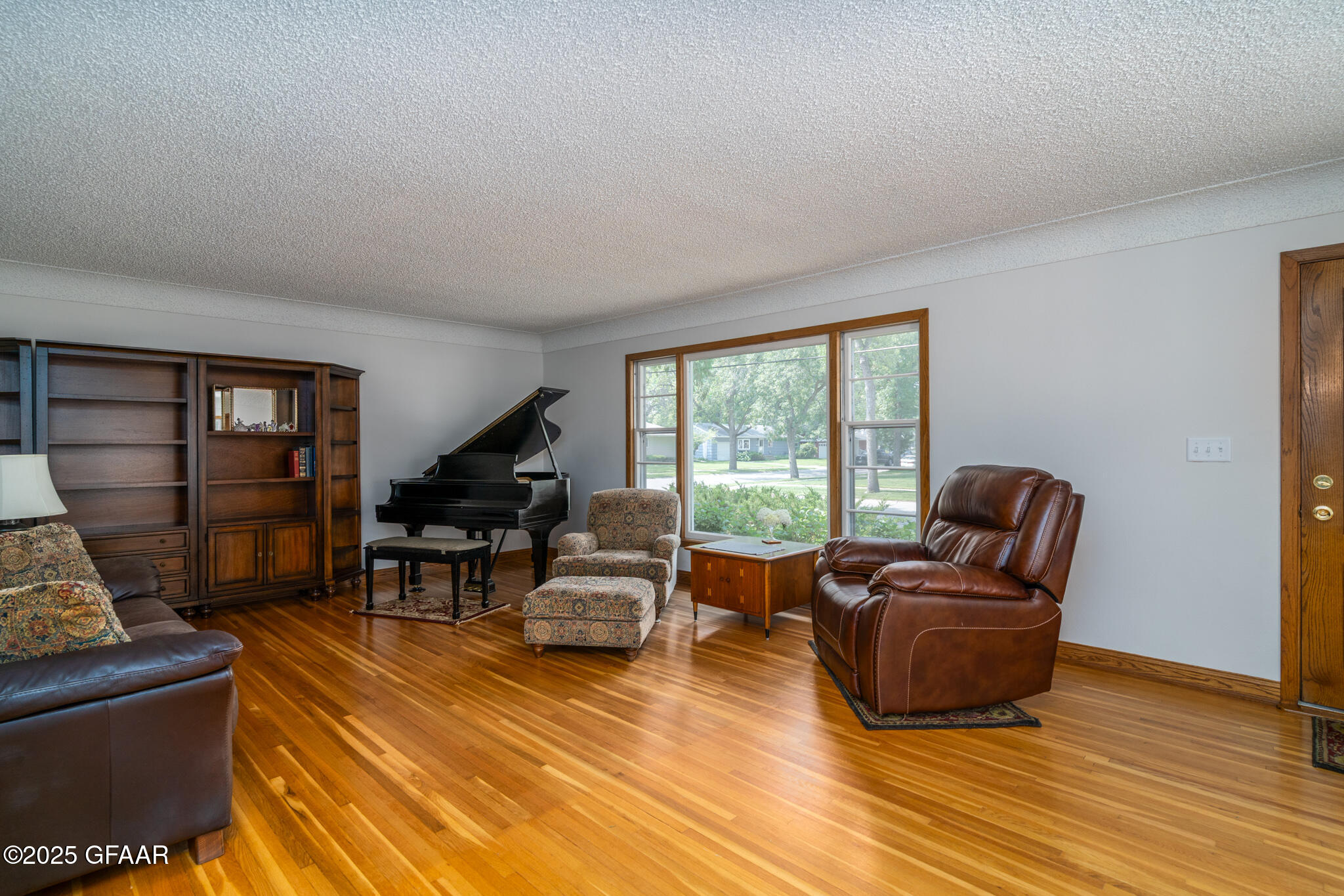 2215 COTTONWOOD Street