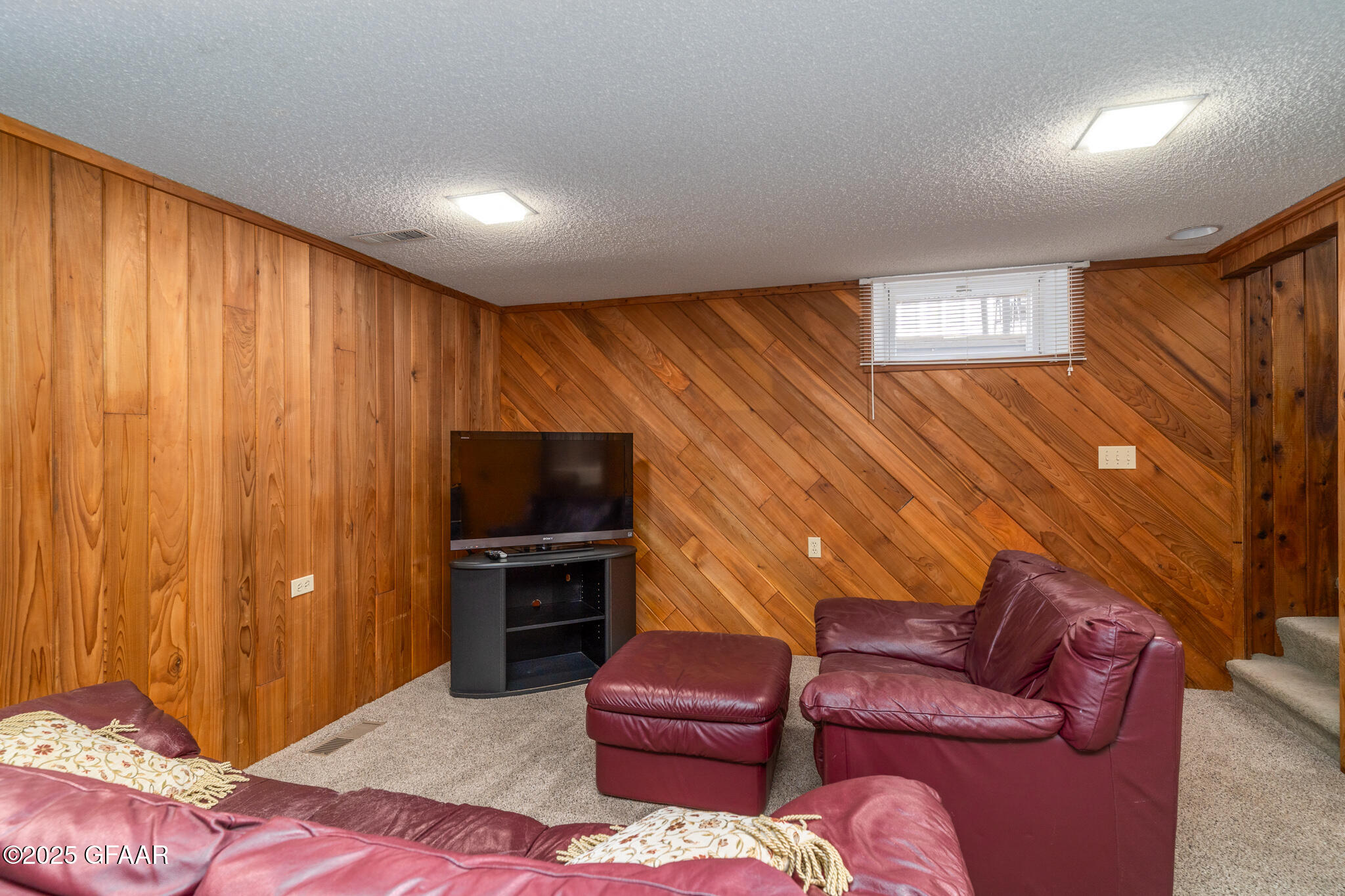 2215 COTTONWOOD Street