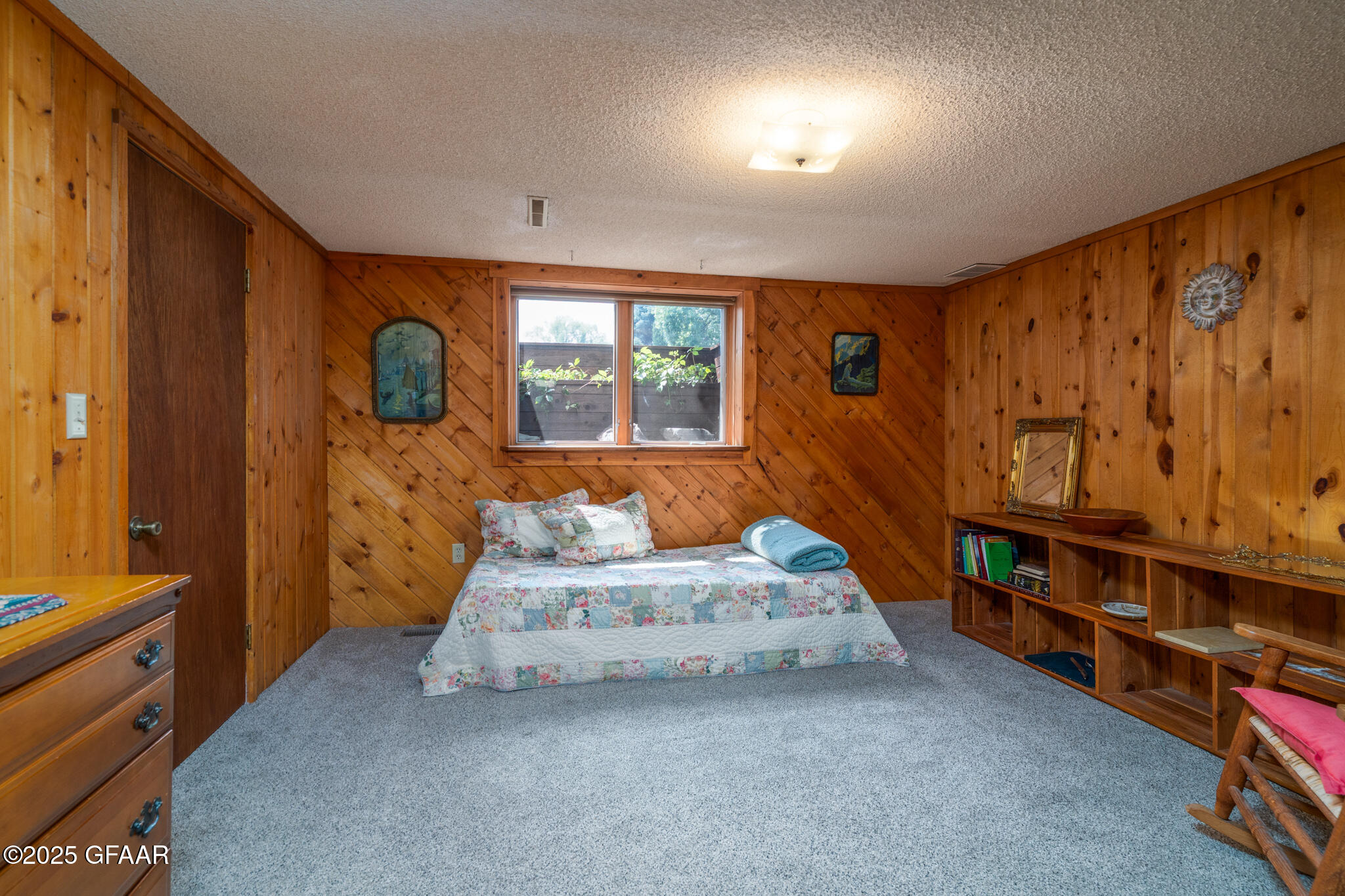 2215 COTTONWOOD Street