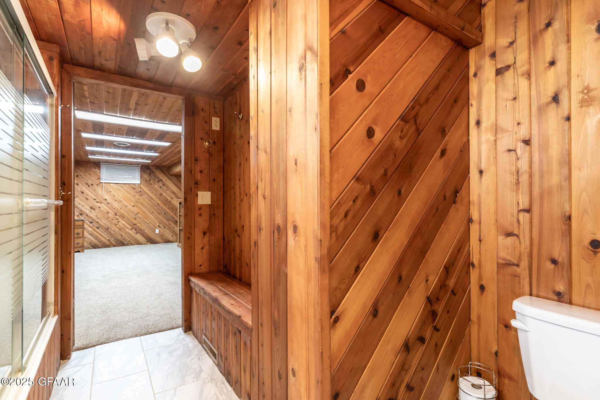 2215 COTTONWOOD Street