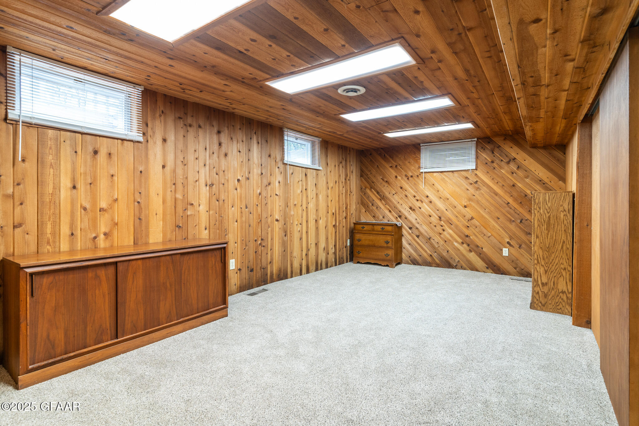 2215 COTTONWOOD Street