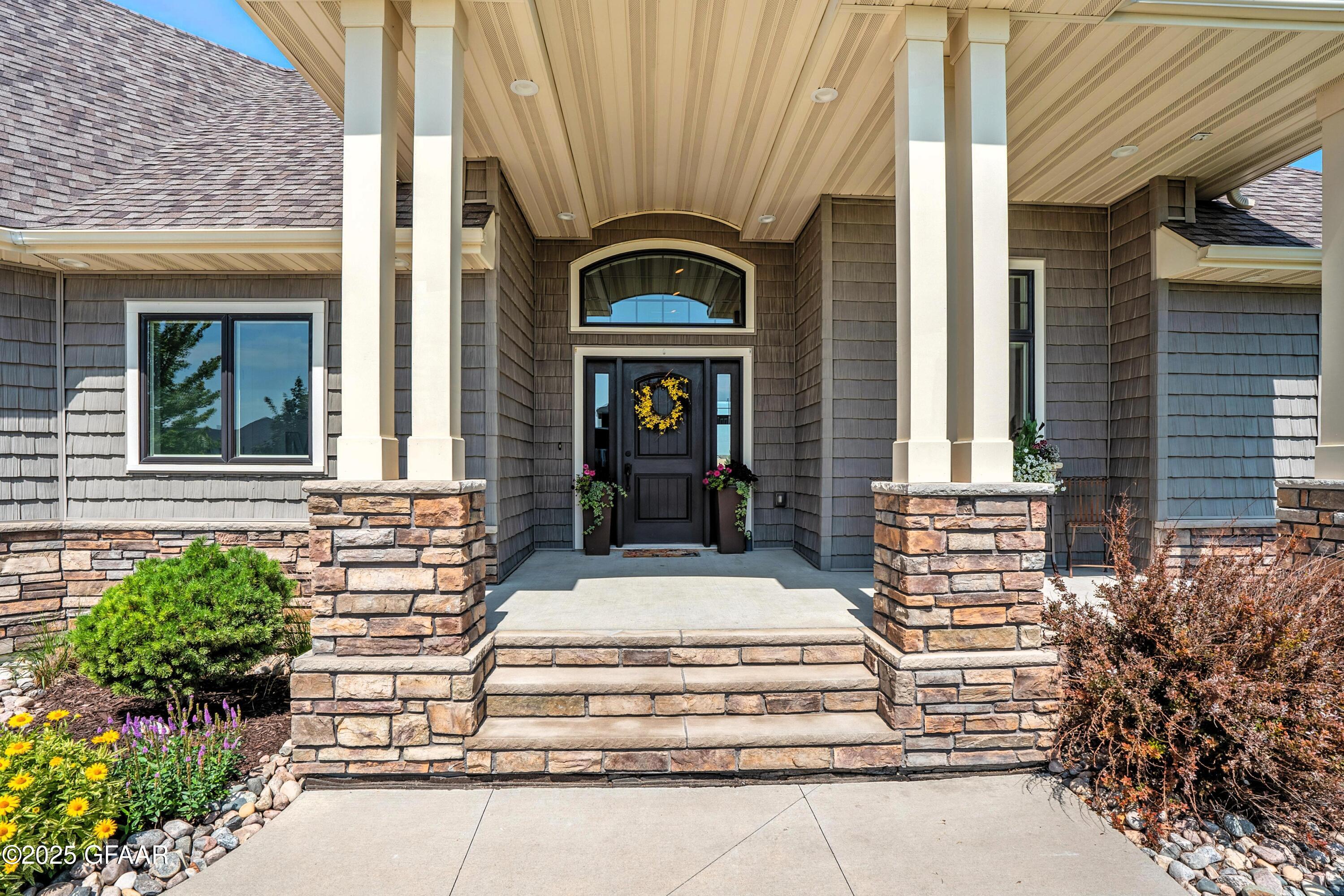 1488 KINGS VIEW Drive