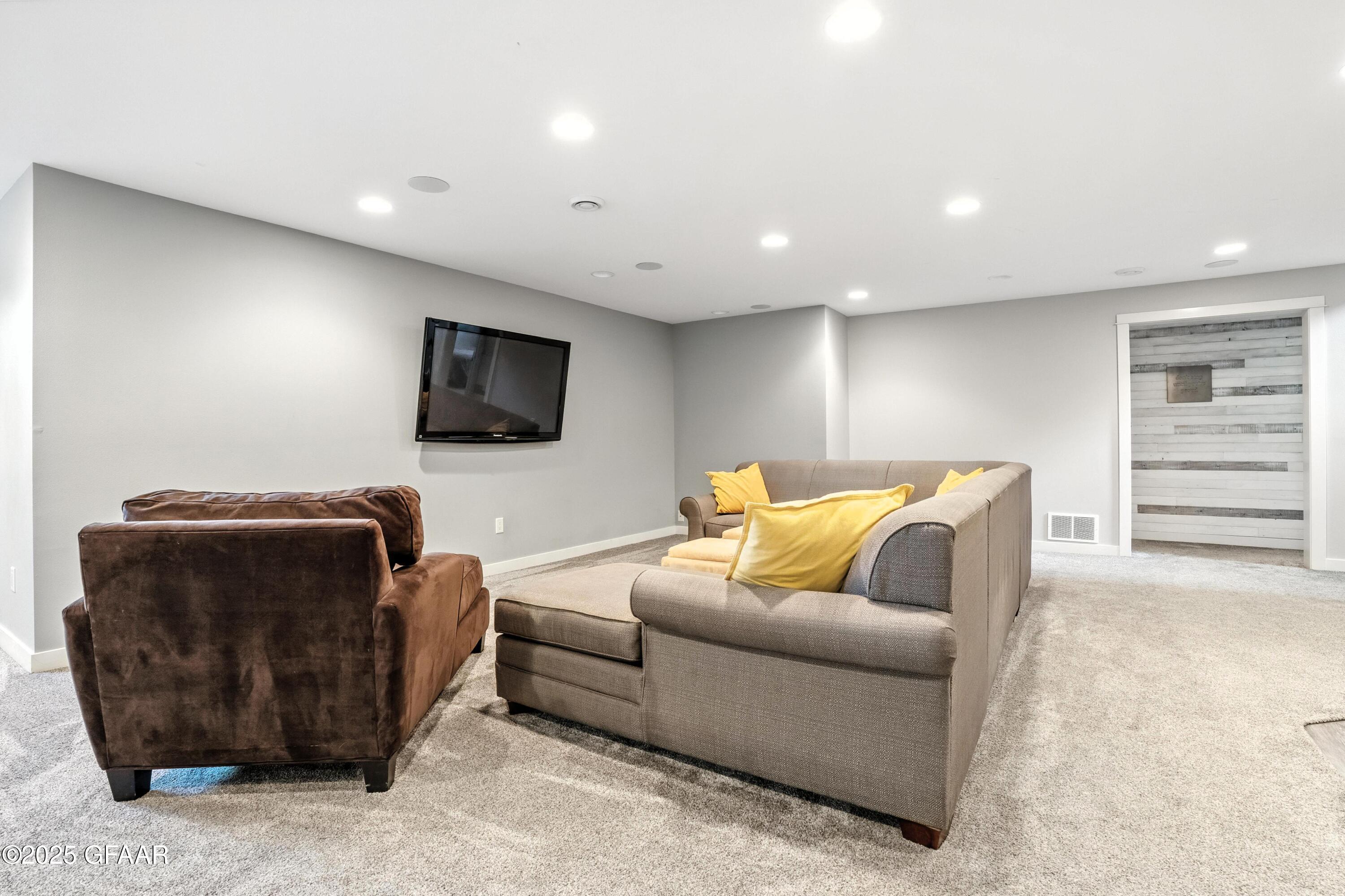 1488 KINGS VIEW Drive