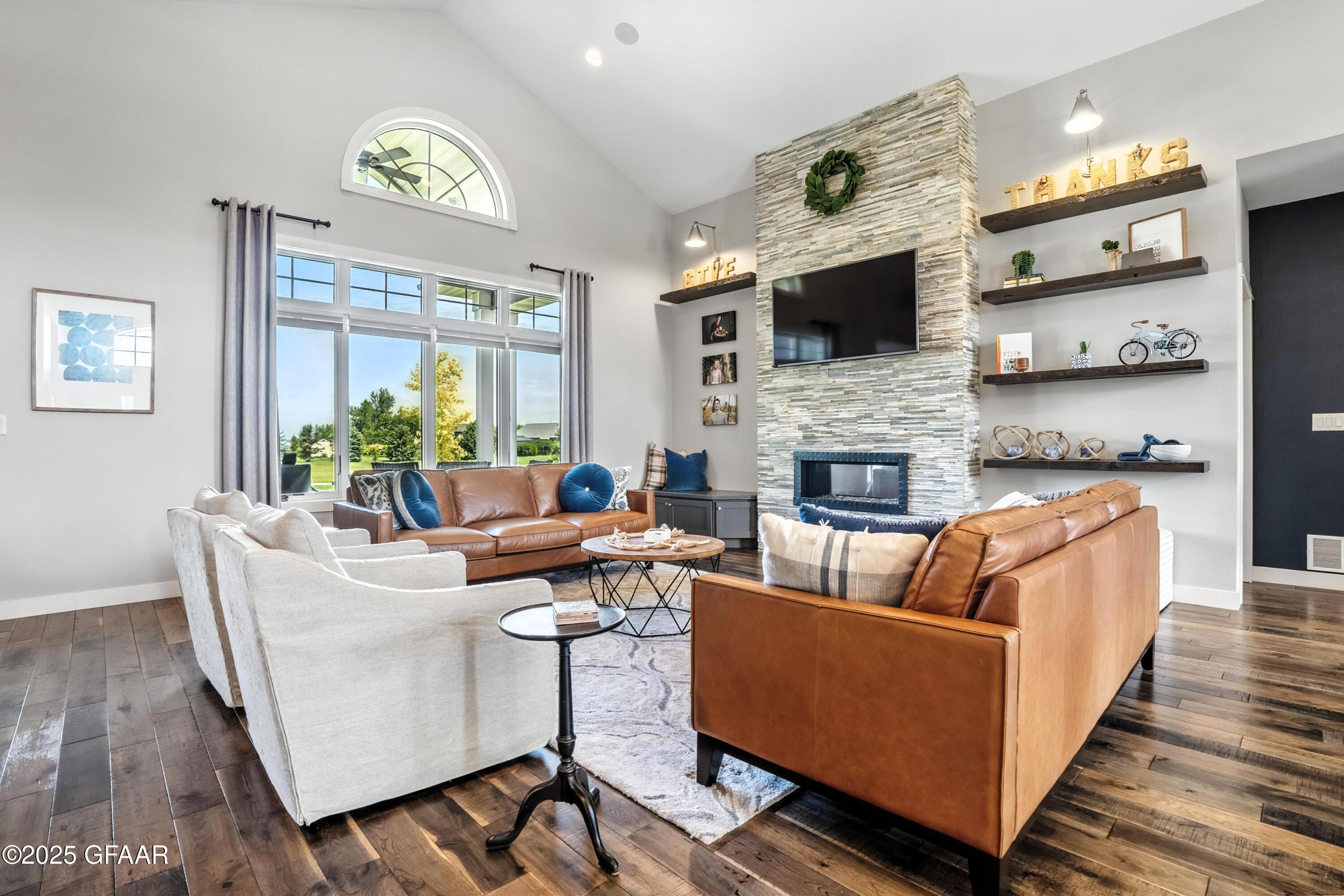 1488 KINGS VIEW Drive