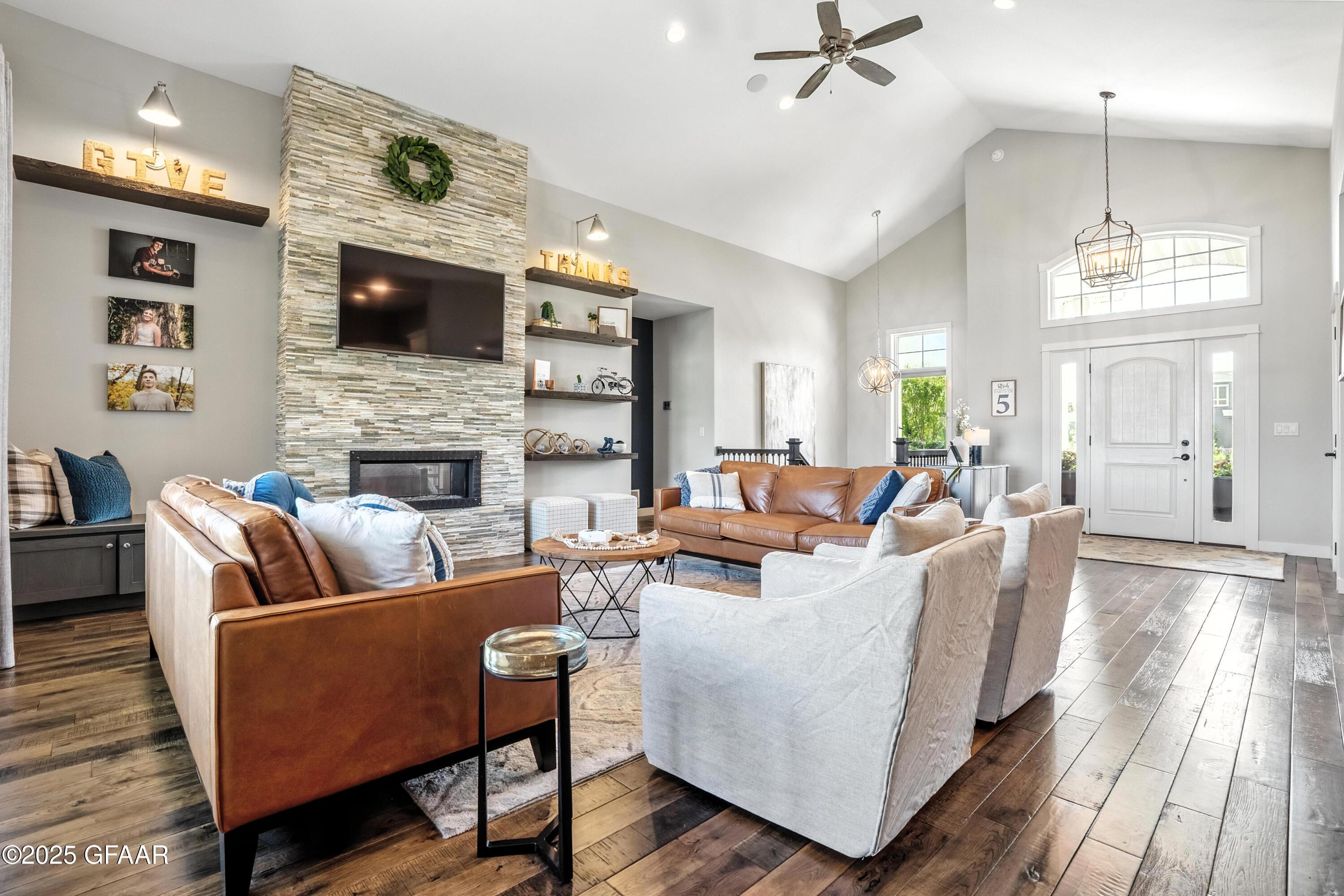 1488 KINGS VIEW Drive