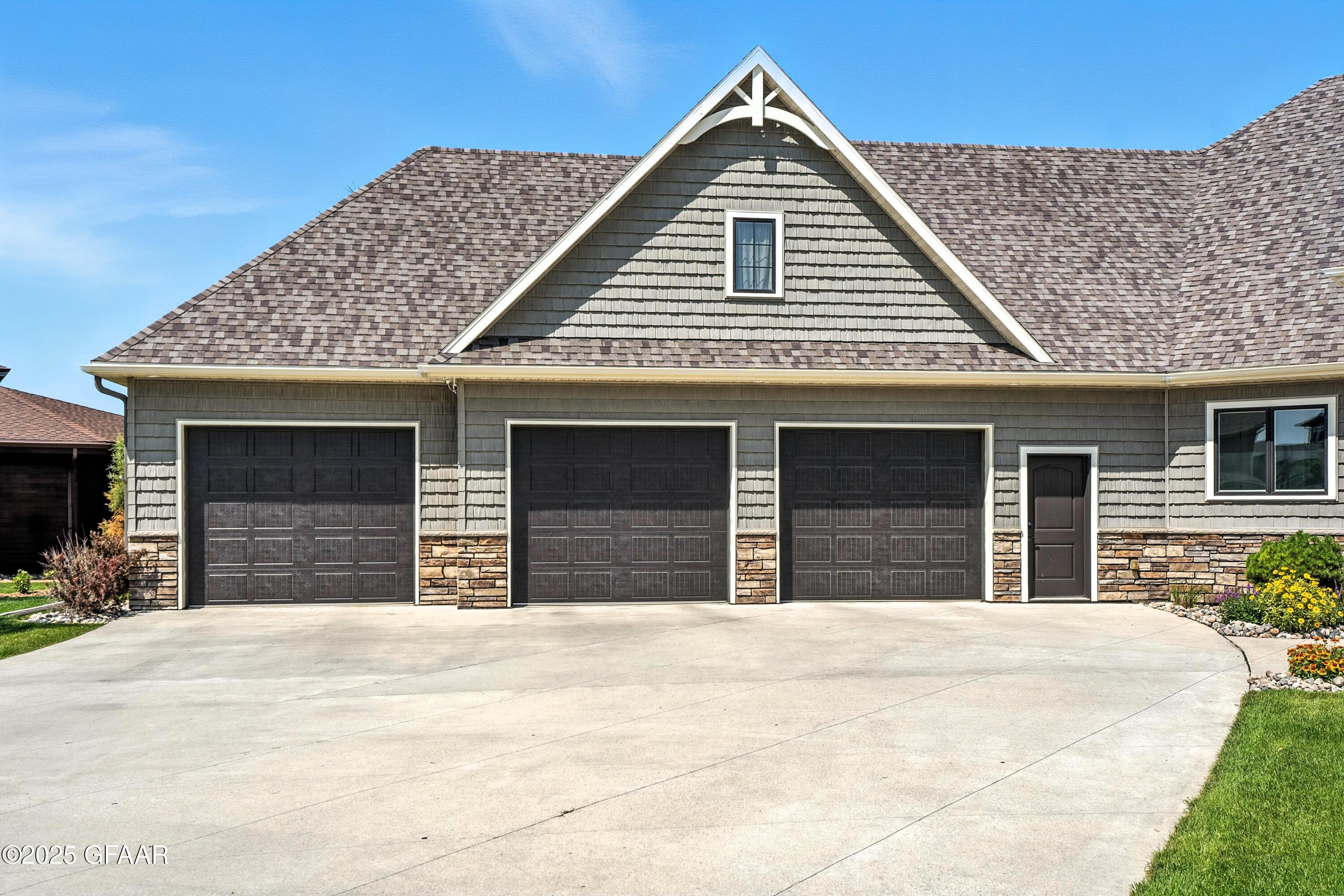 1488 KINGS VIEW Drive