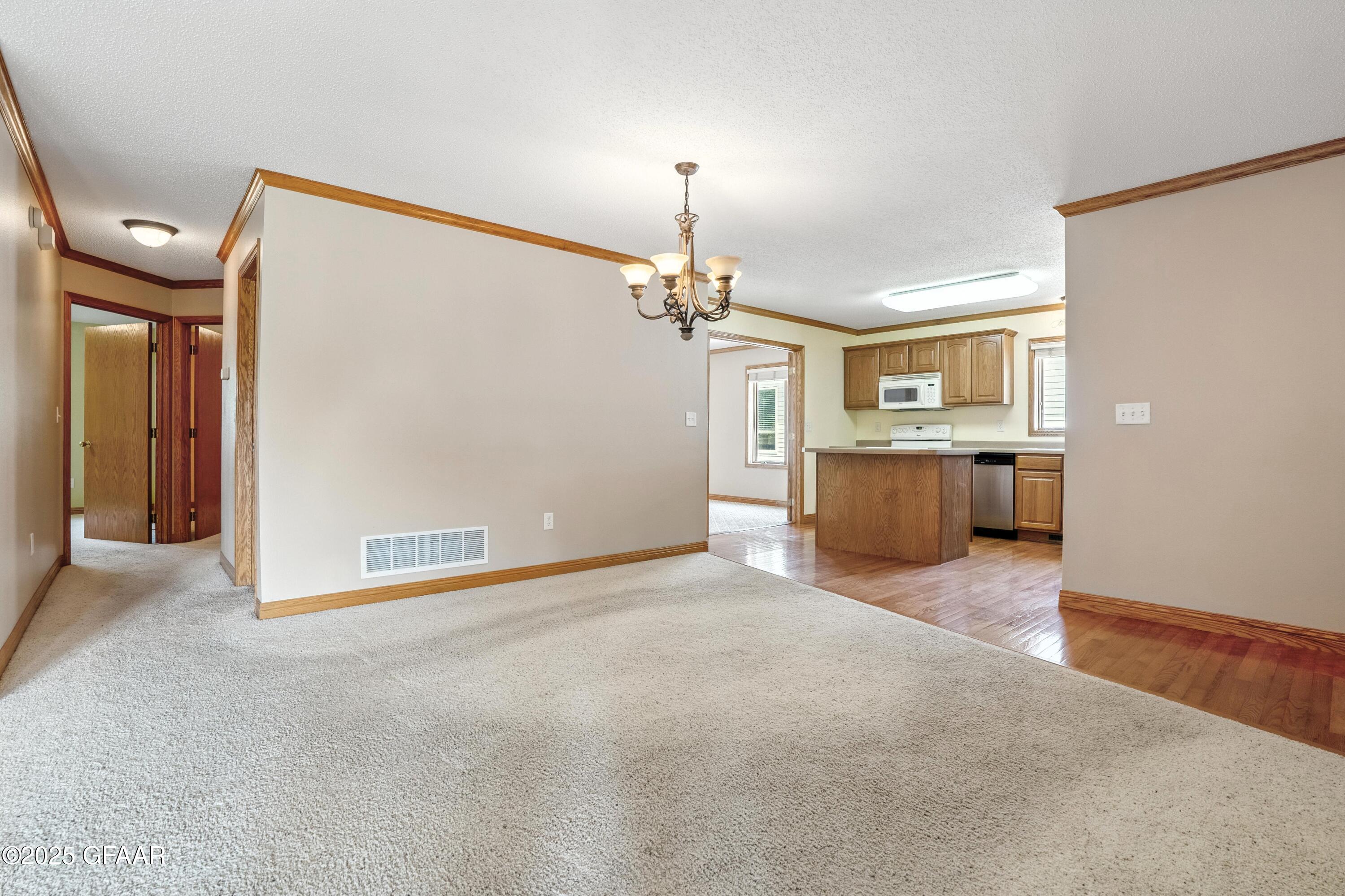 2521 PEMBROOKE Drive