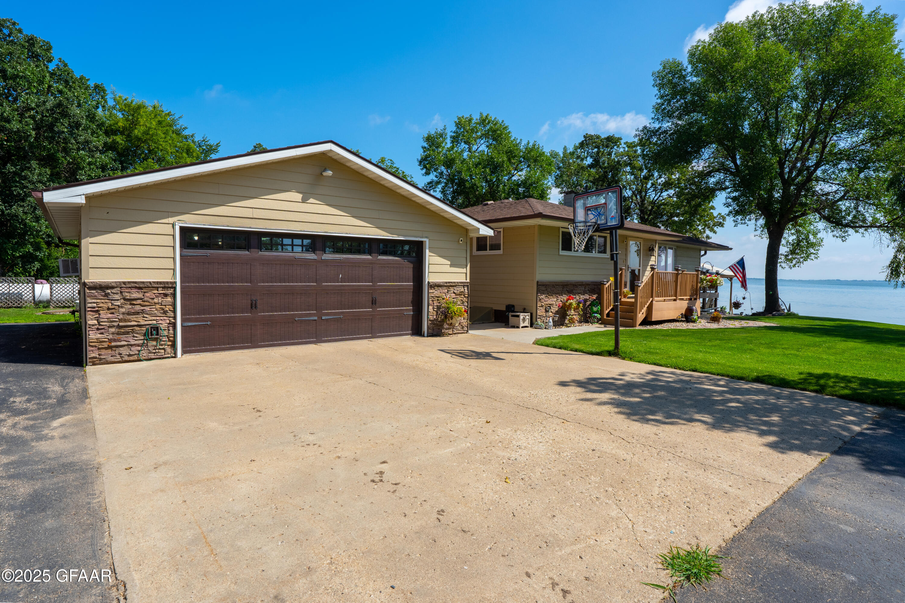 213 ROCK ISLAND Drive