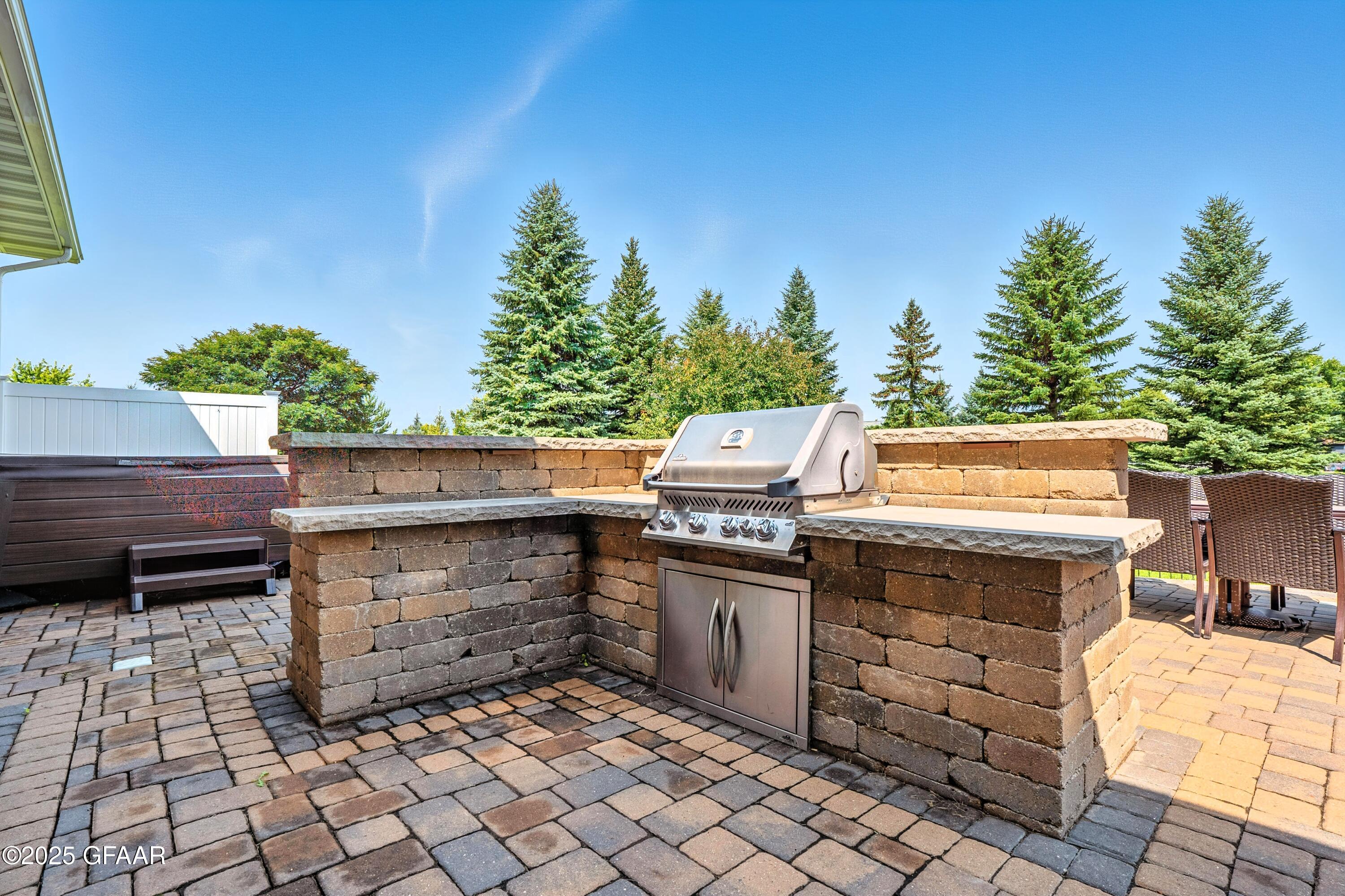 623 VINEYARD Drive