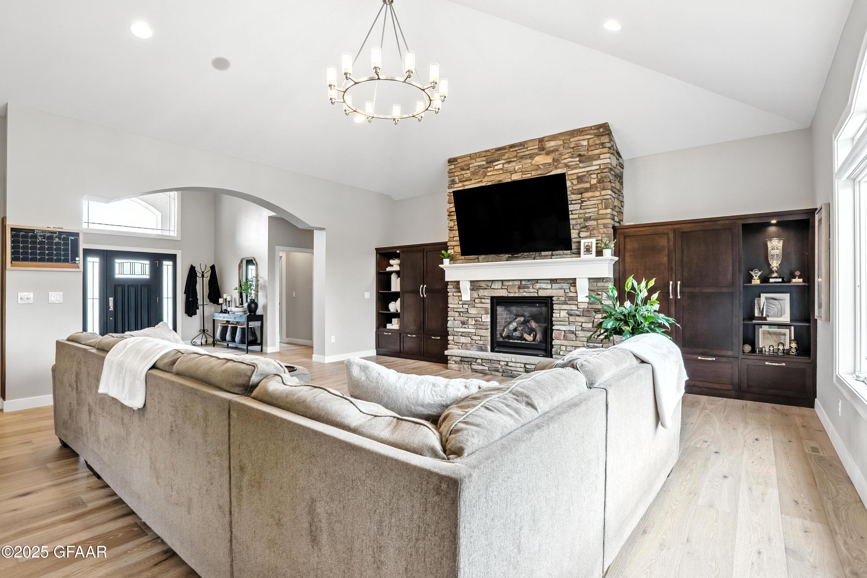 623 VINEYARD Drive