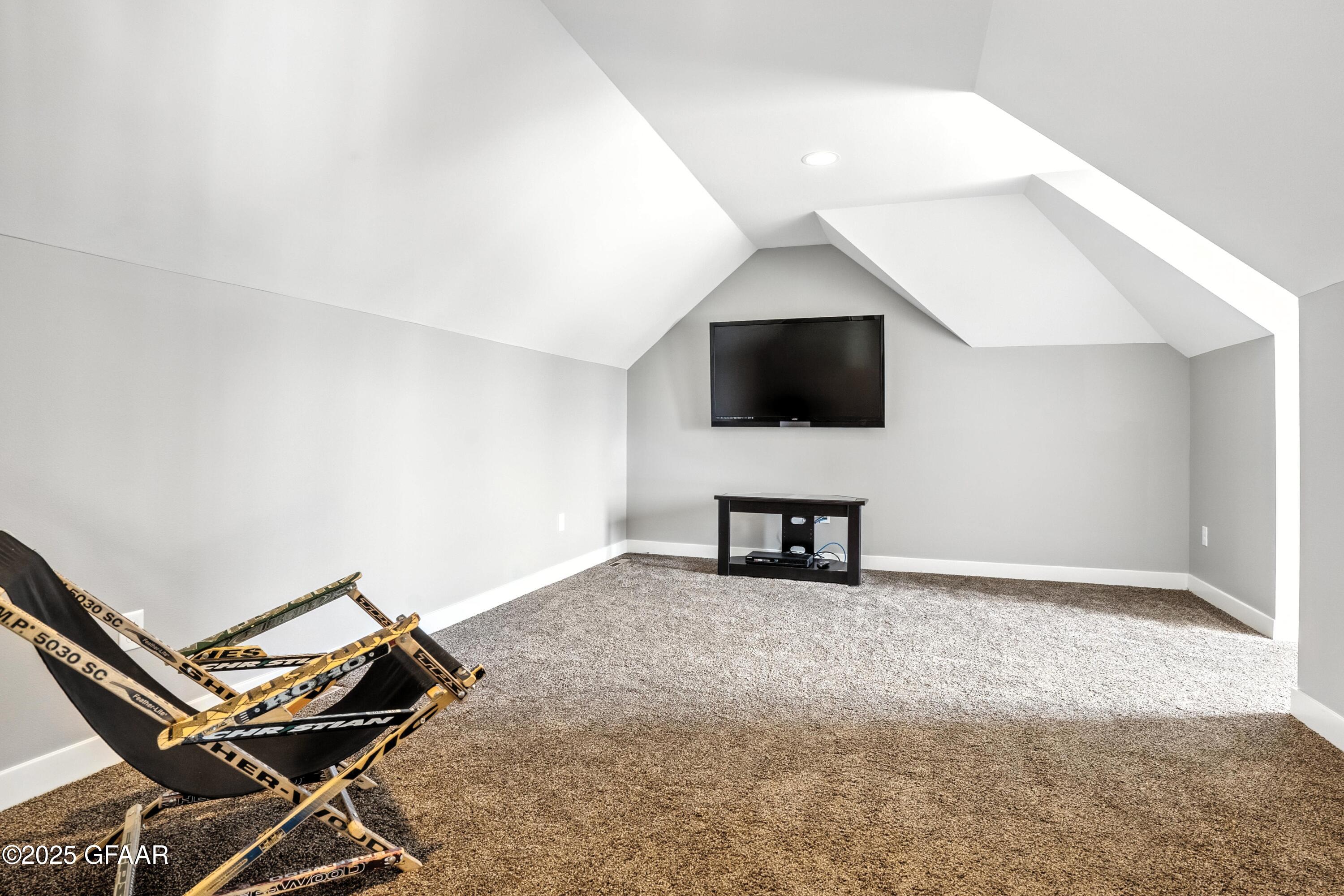 623 VINEYARD Drive