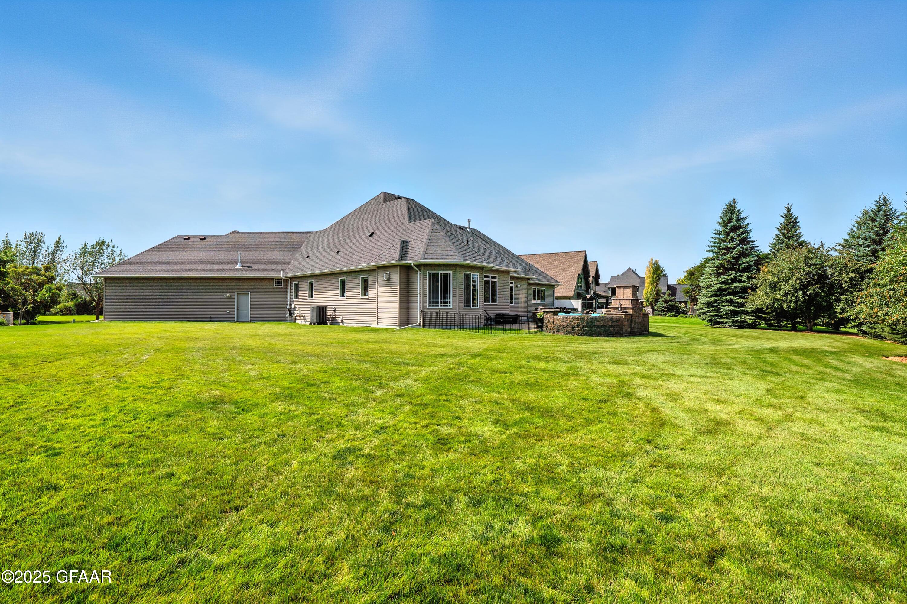 623 VINEYARD Drive