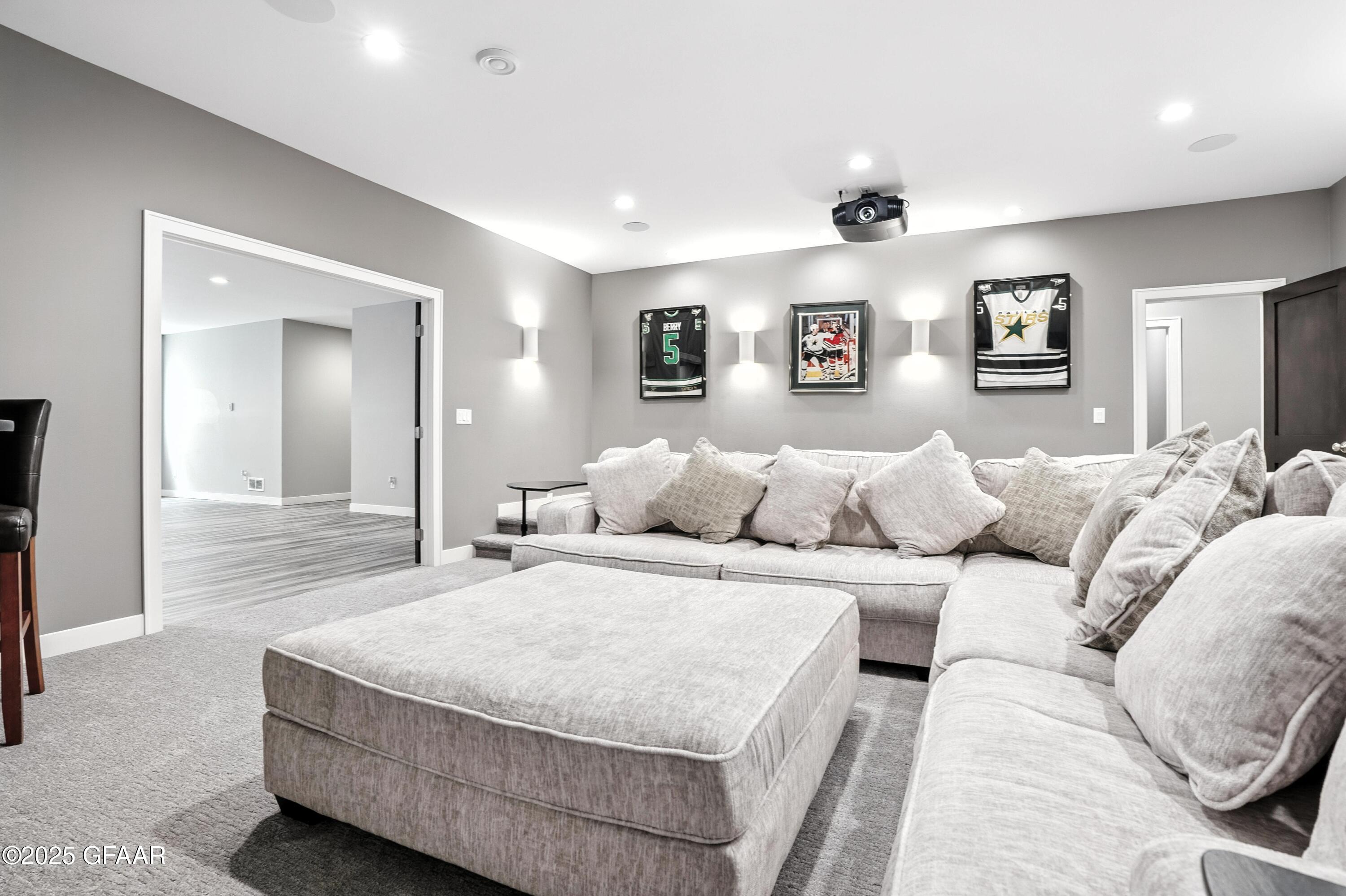 623 VINEYARD Drive