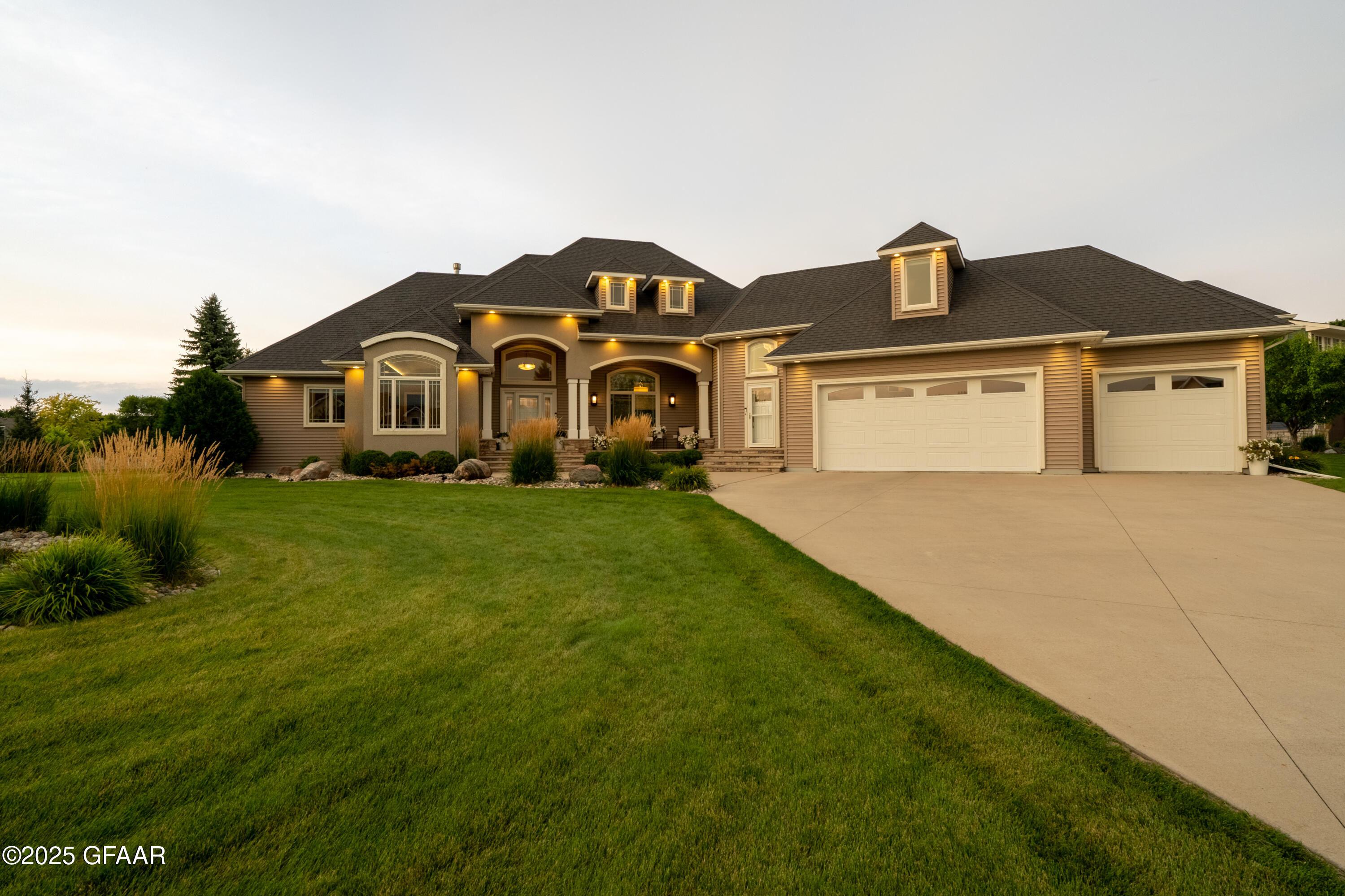 623 VINEYARD Drive