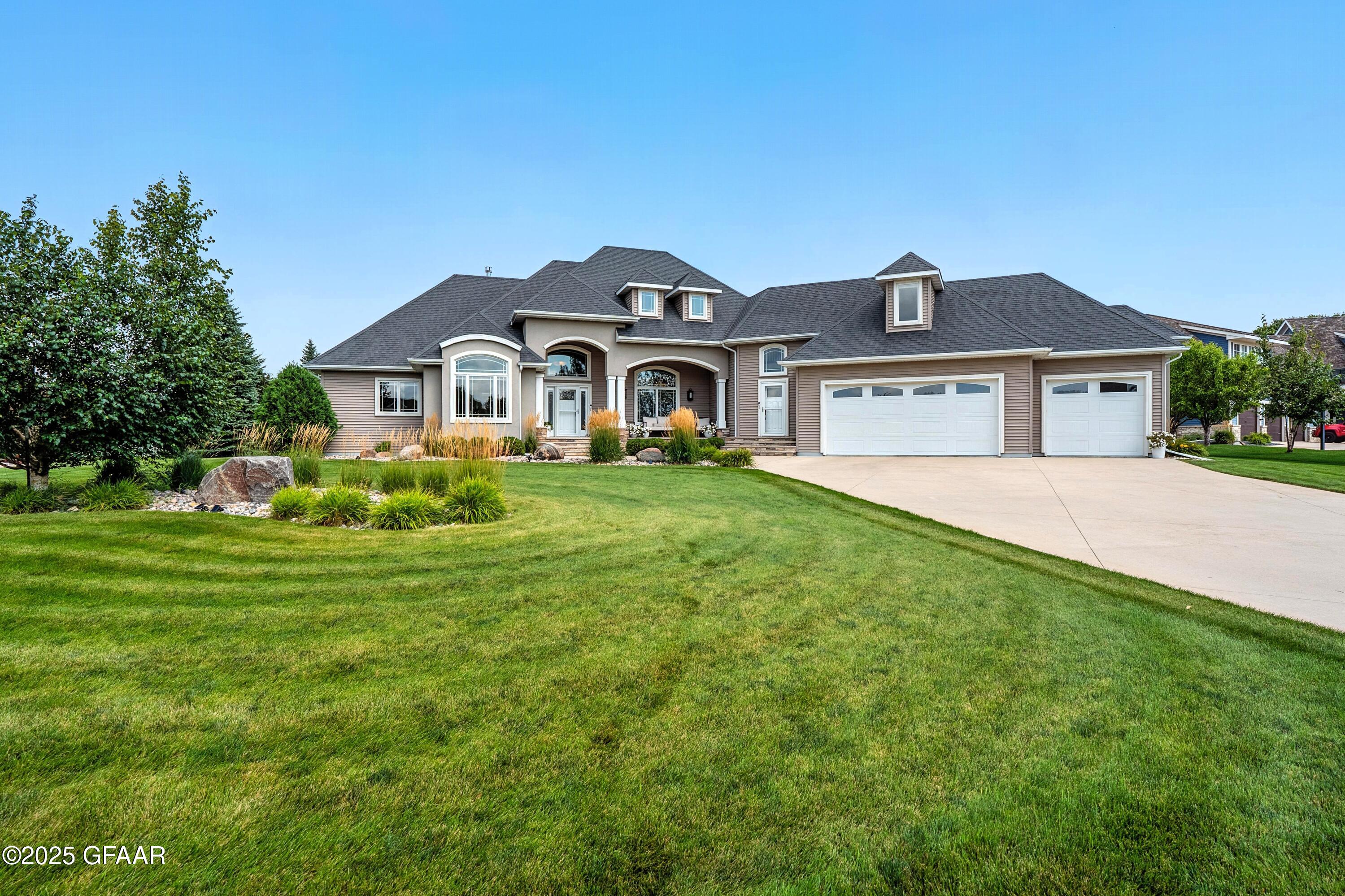 623 VINEYARD Drive