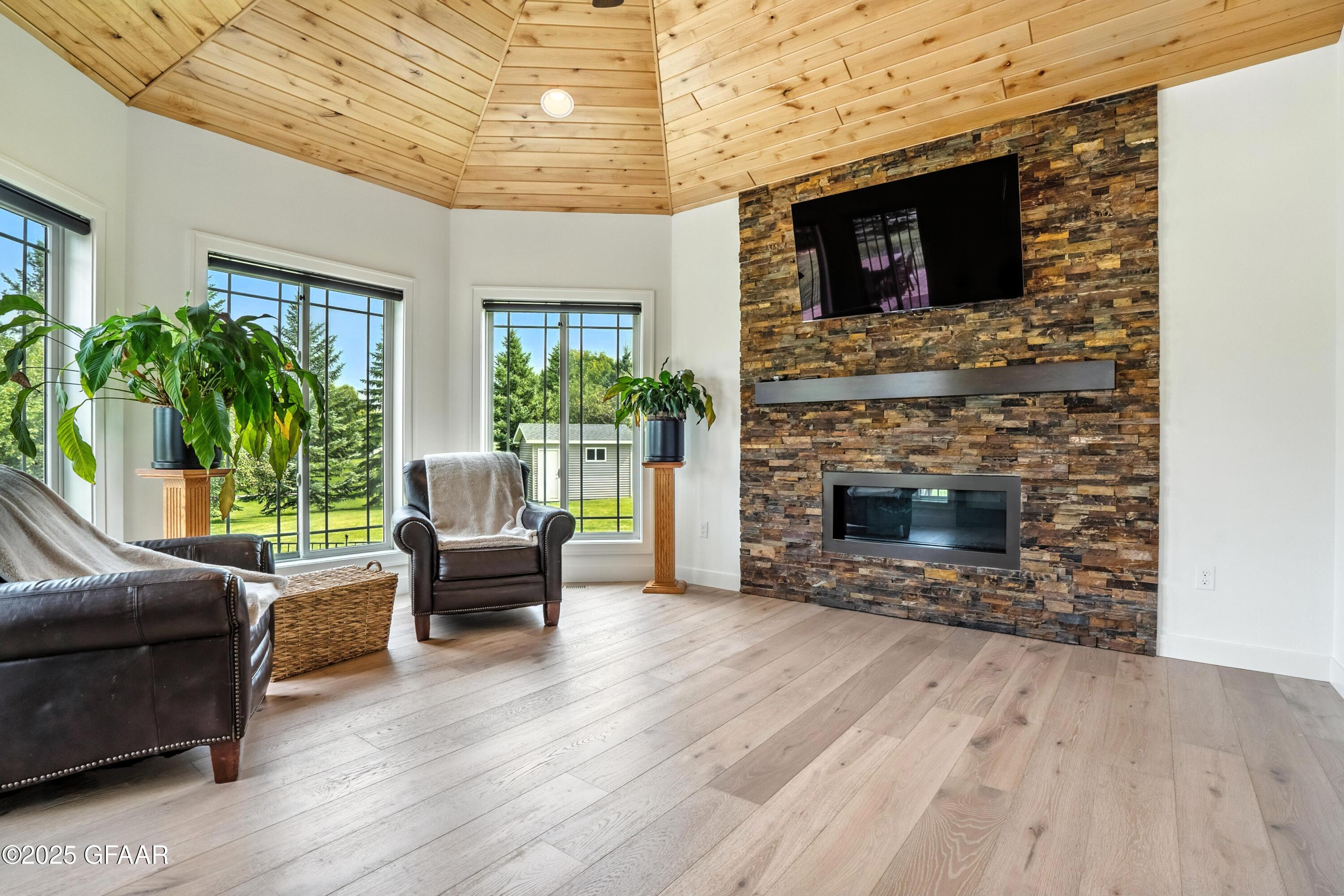 623 VINEYARD Drive