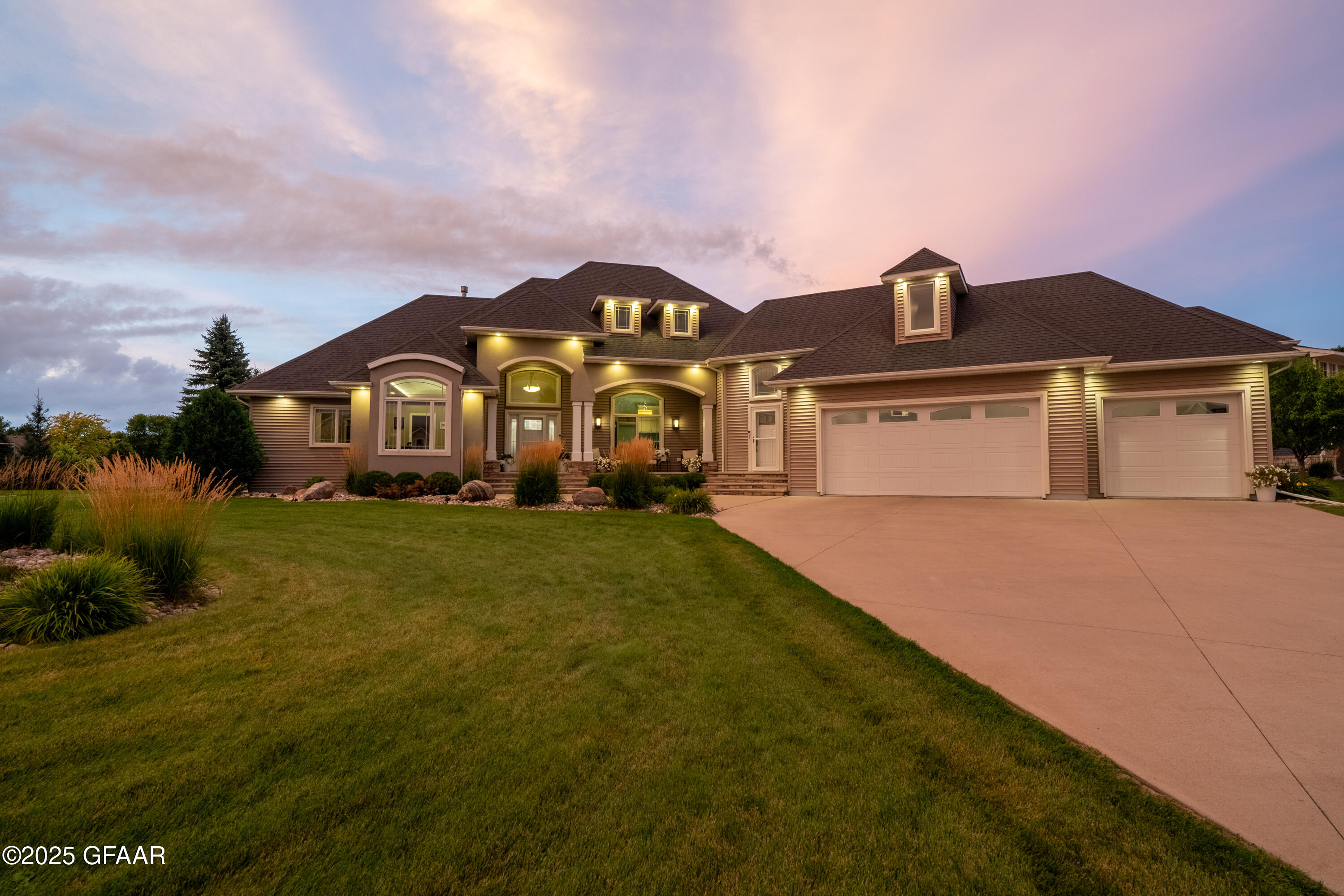 623 VINEYARD Drive