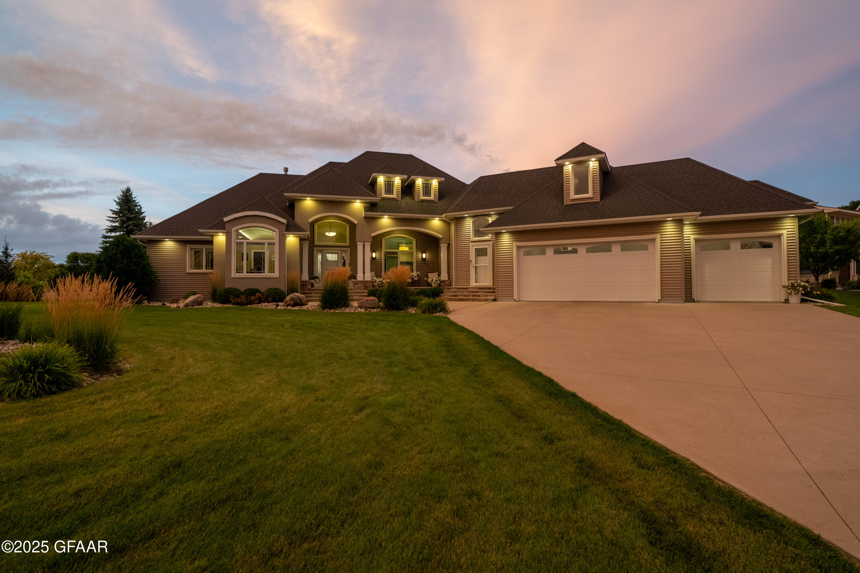 623 VINEYARD Drive