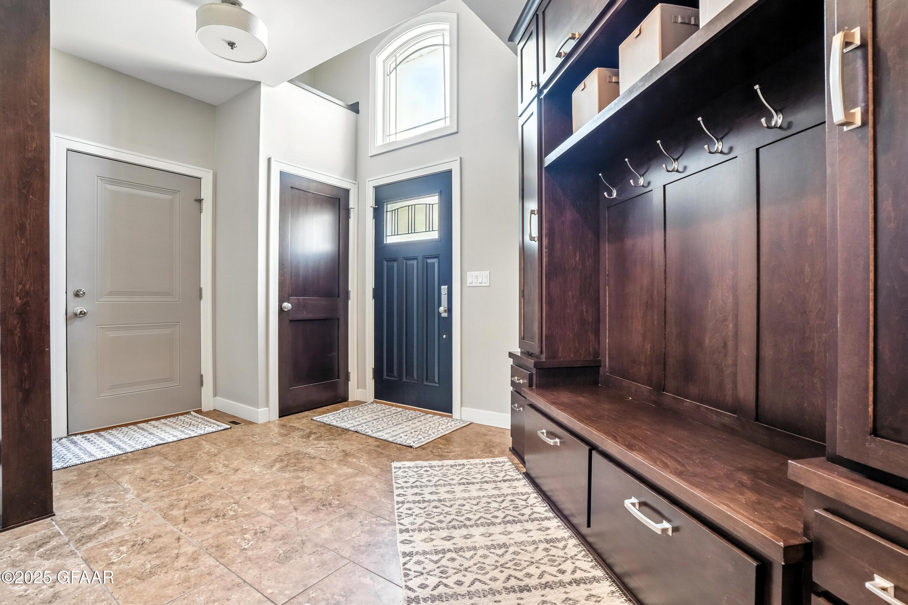 623 VINEYARD Drive