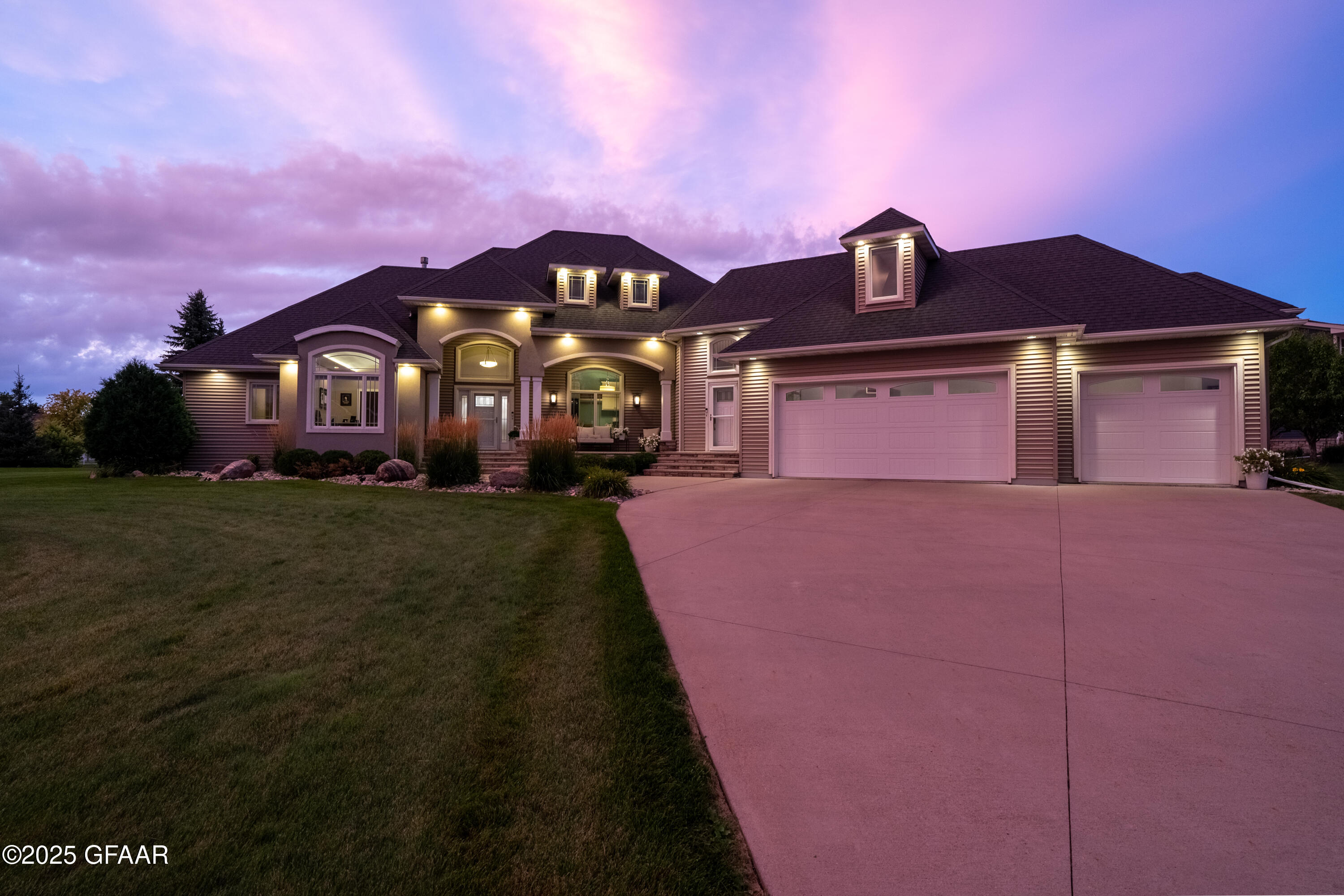 623 VINEYARD Drive