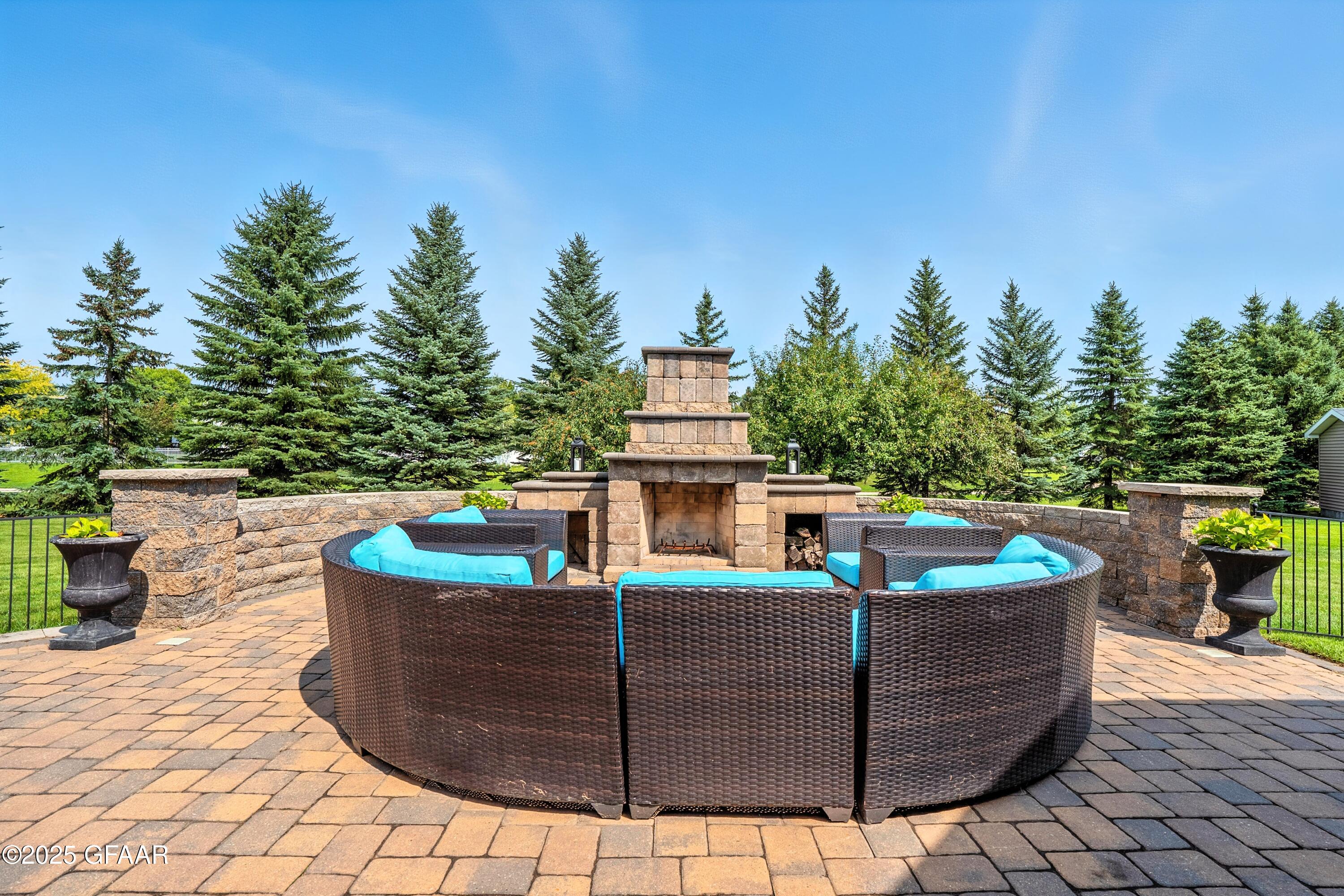 623 VINEYARD Drive