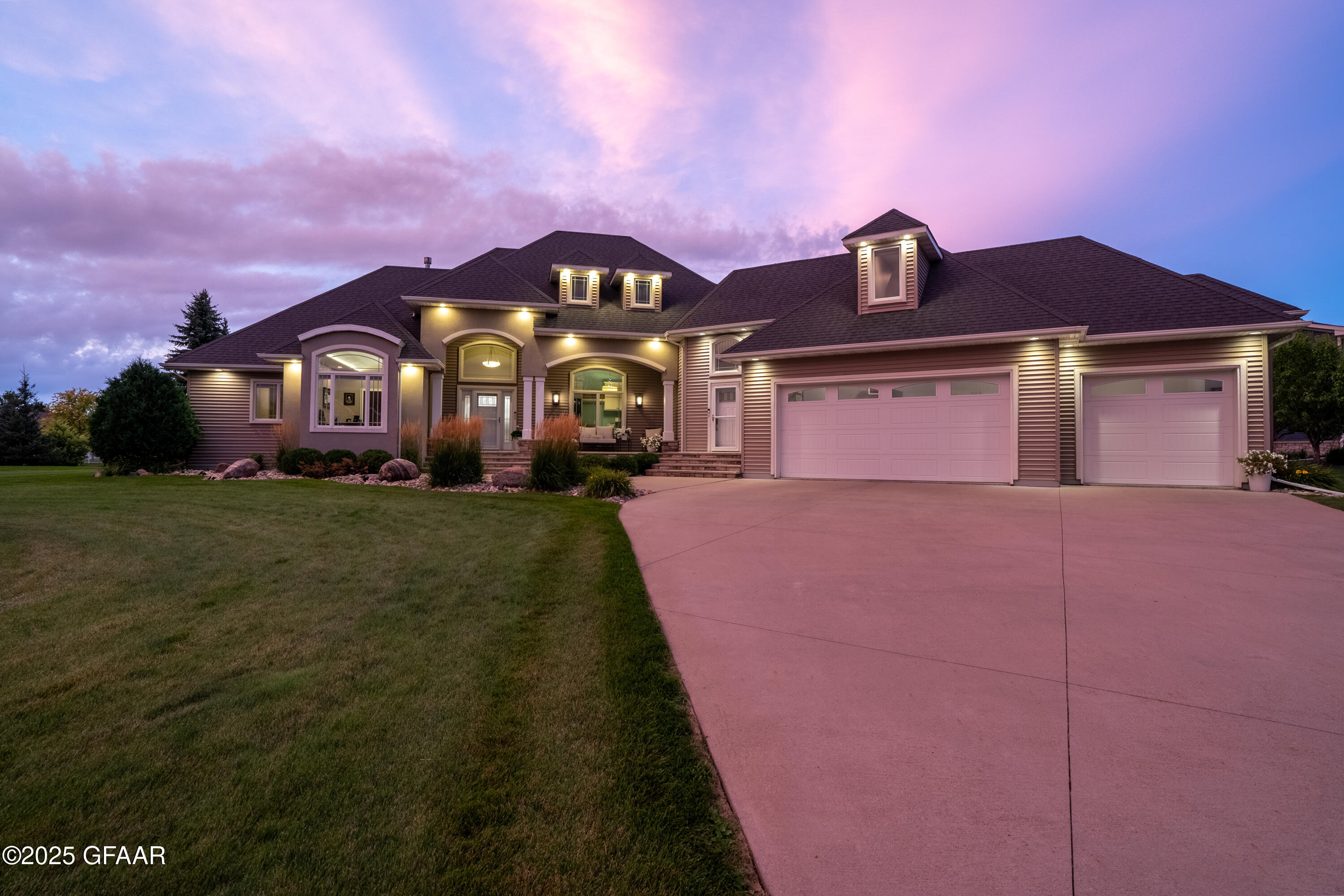 623 VINEYARD Drive