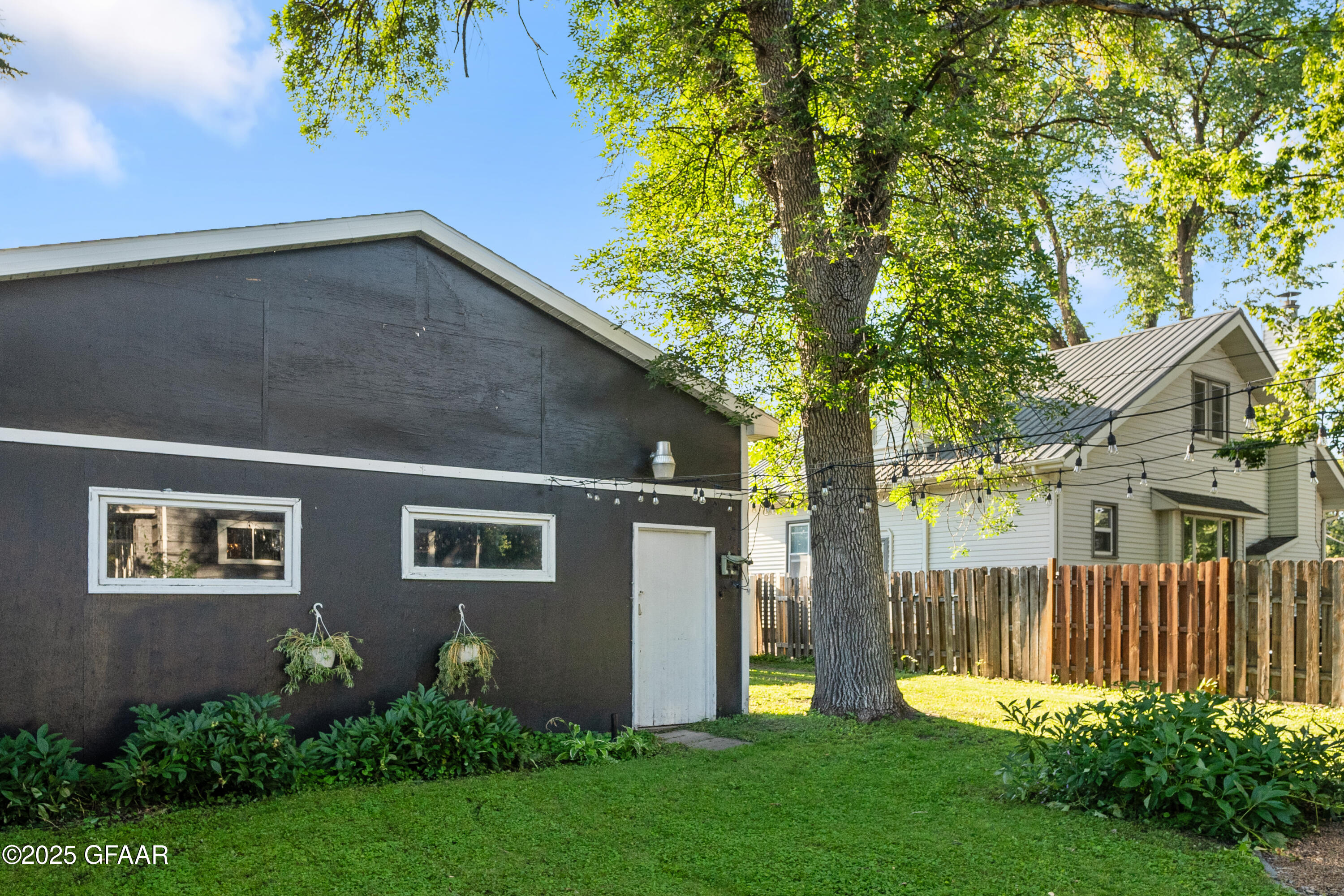 1006 COTTONWOOD Street