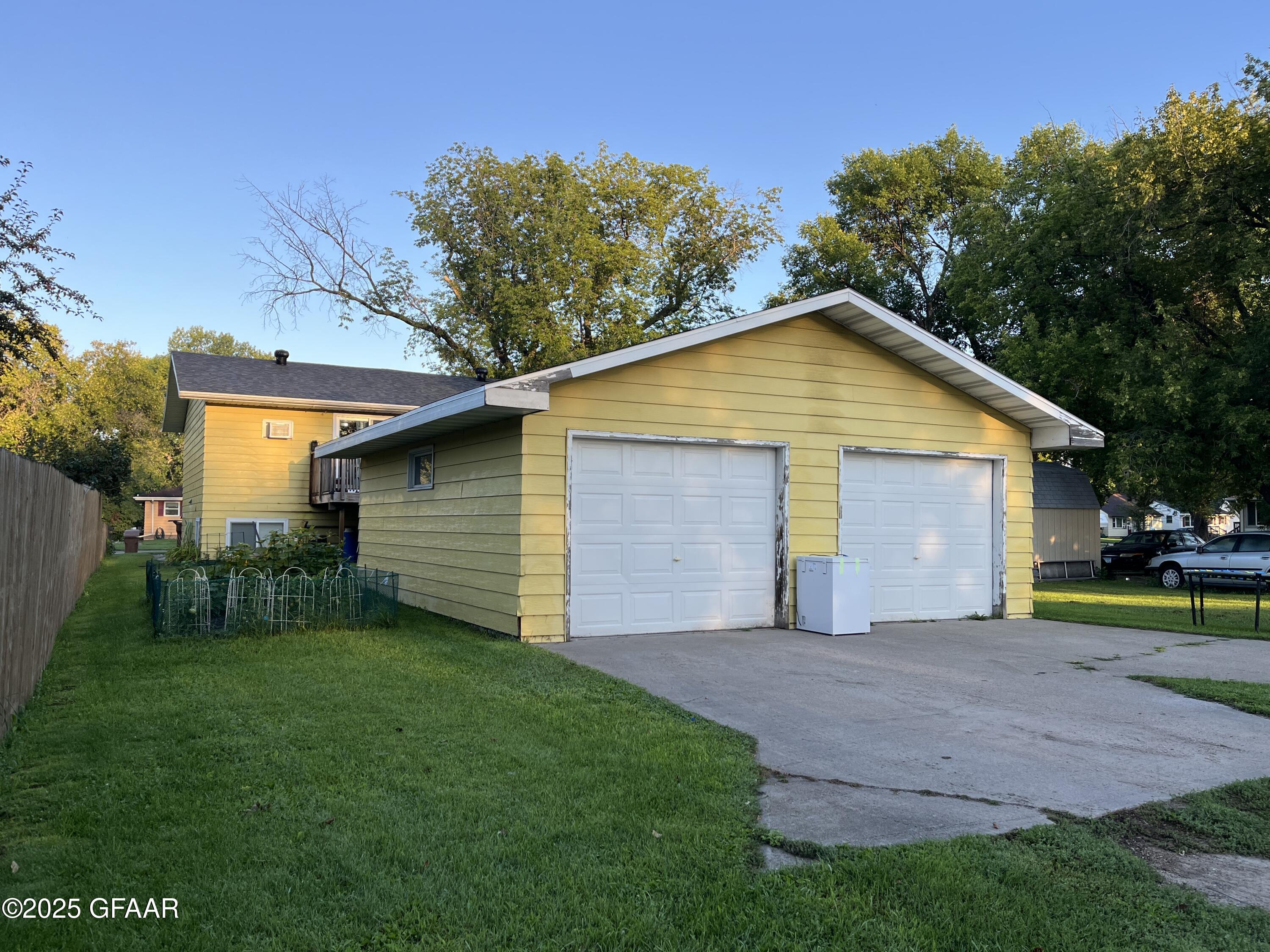 518/520 4TH Avenue NE