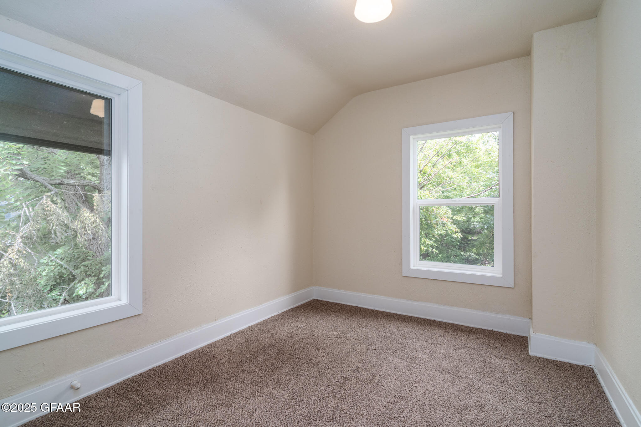535 SUMMIT Avenue