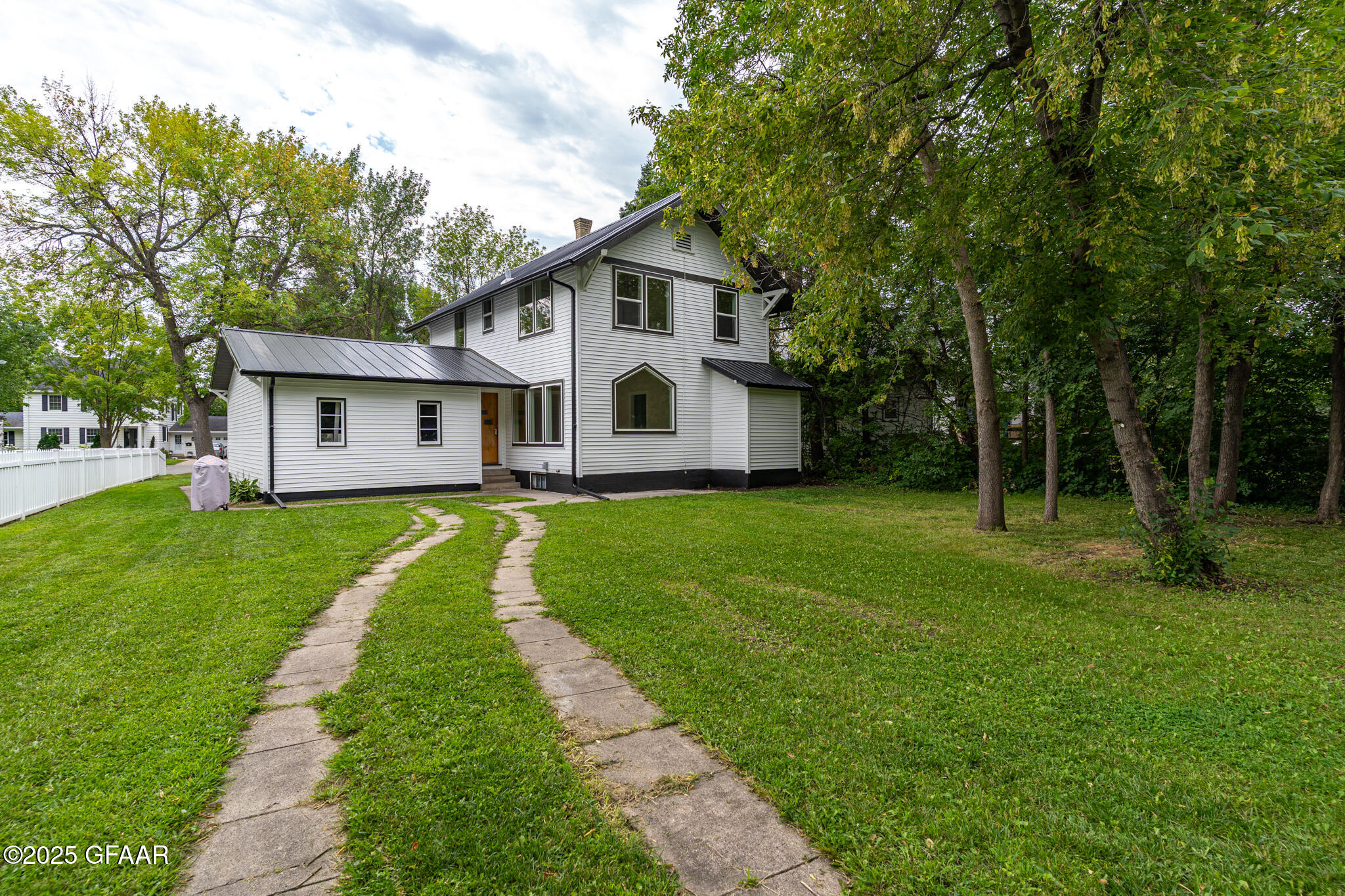 535 SUMMIT Avenue