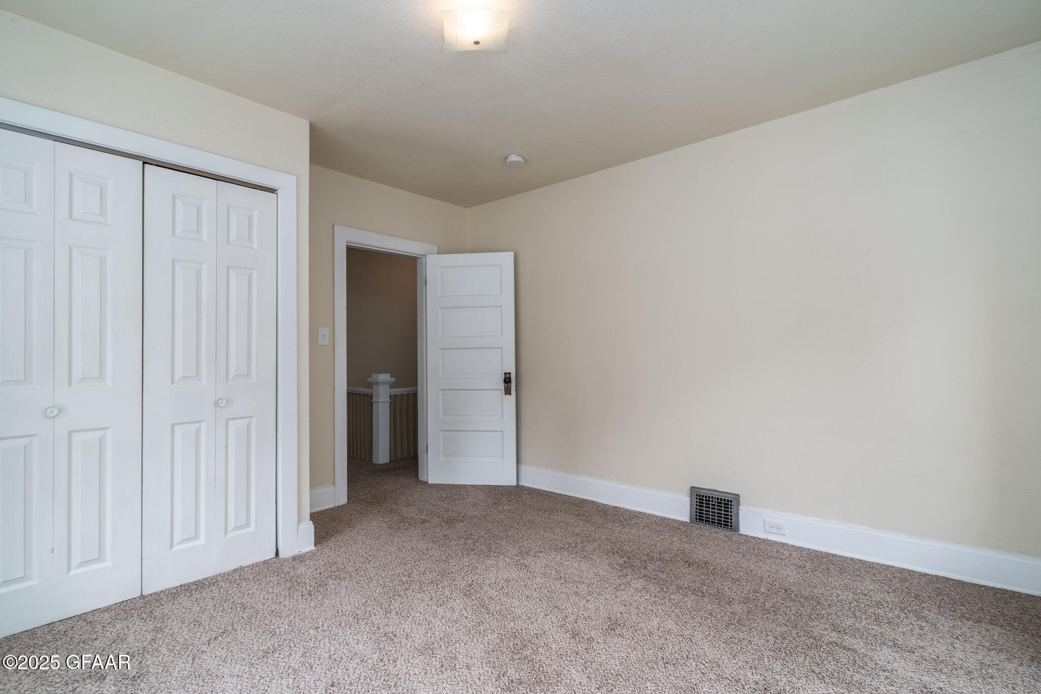 535 SUMMIT Avenue
