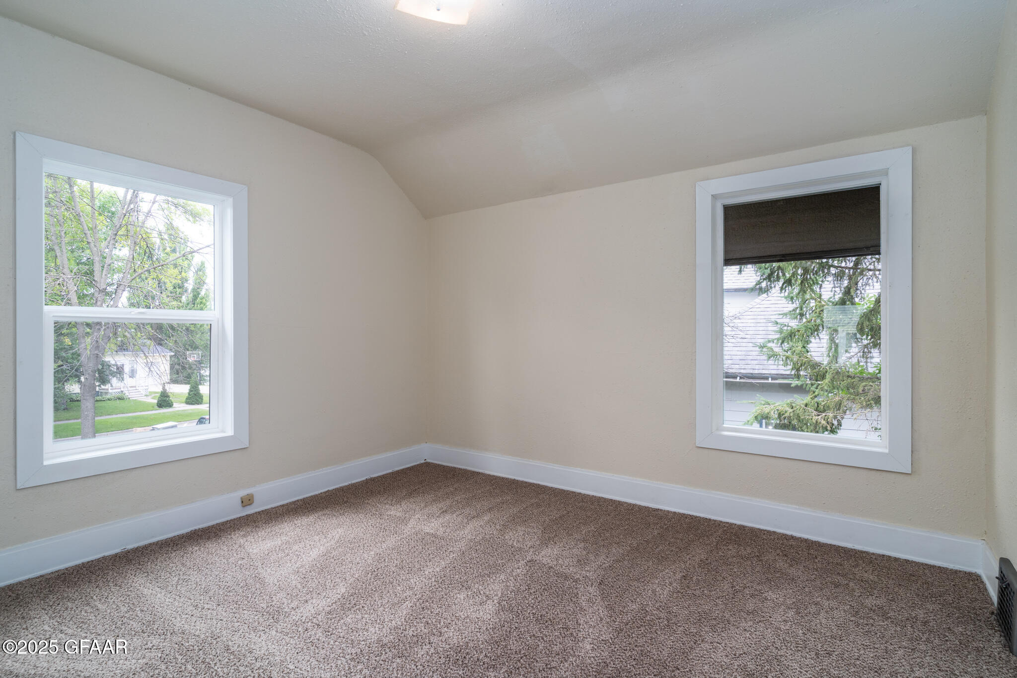 535 SUMMIT Avenue
