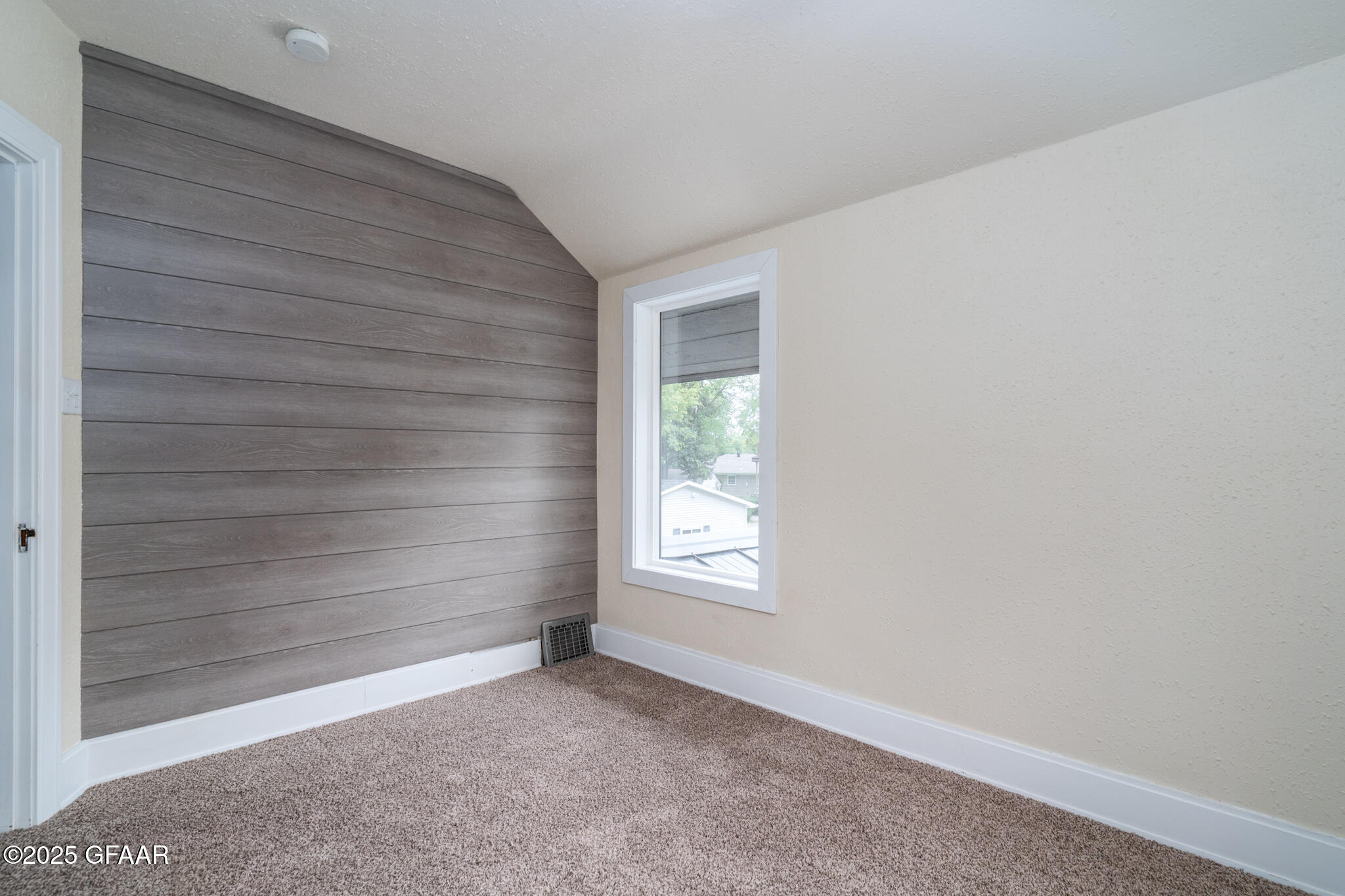 535 SUMMIT Avenue