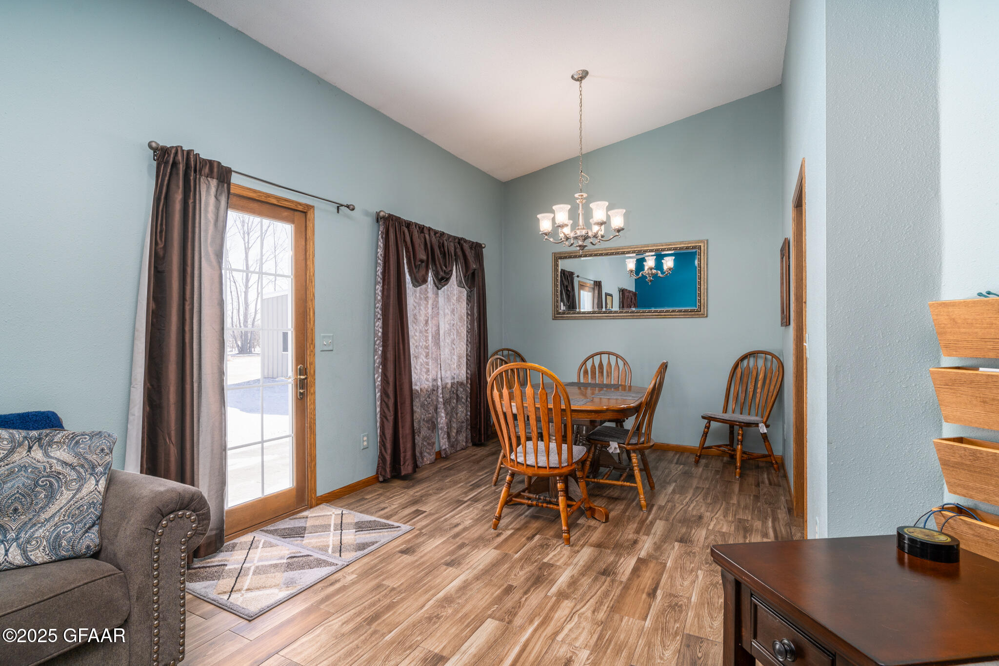 1064 ROBIN Road NE