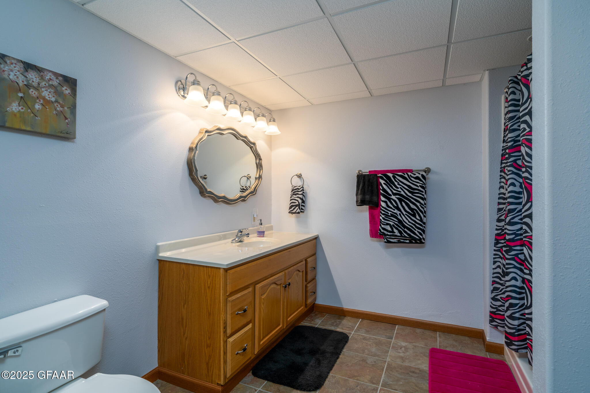1064 ROBIN Road NE