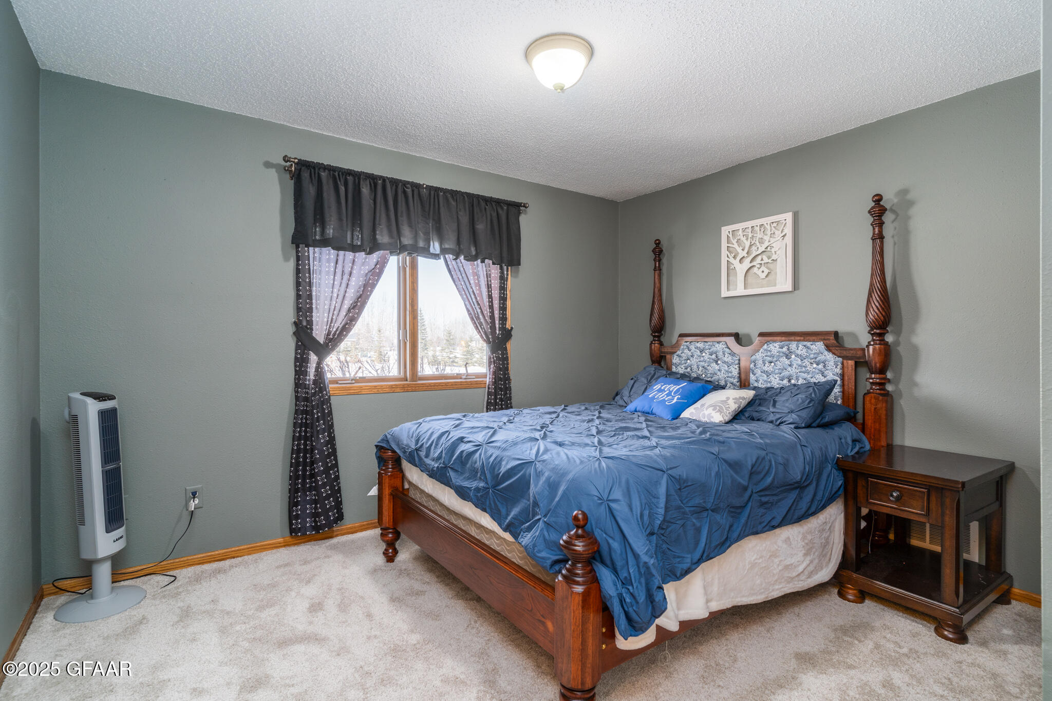 1064 ROBIN Road NE