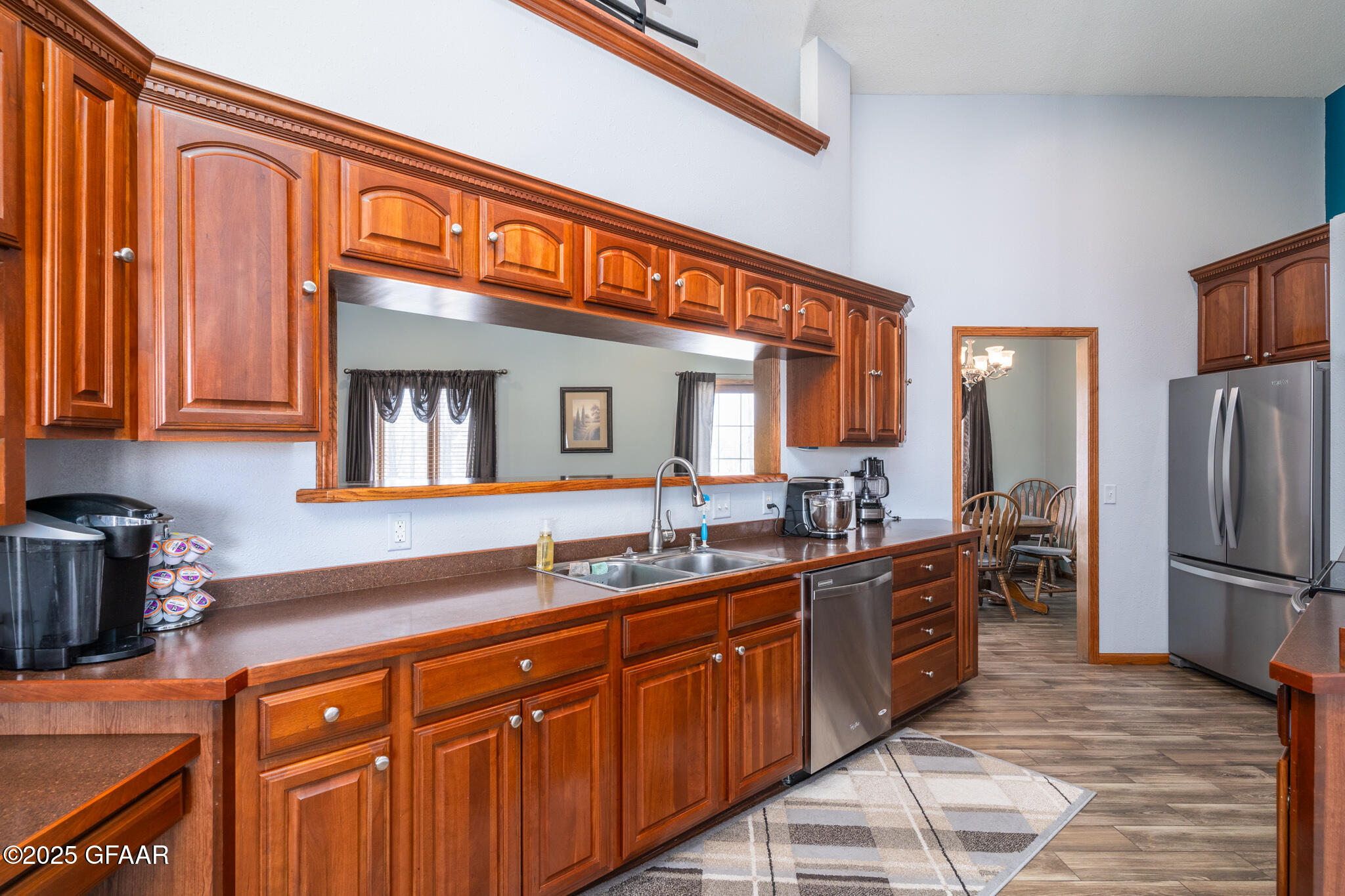 1064 ROBIN Road NE